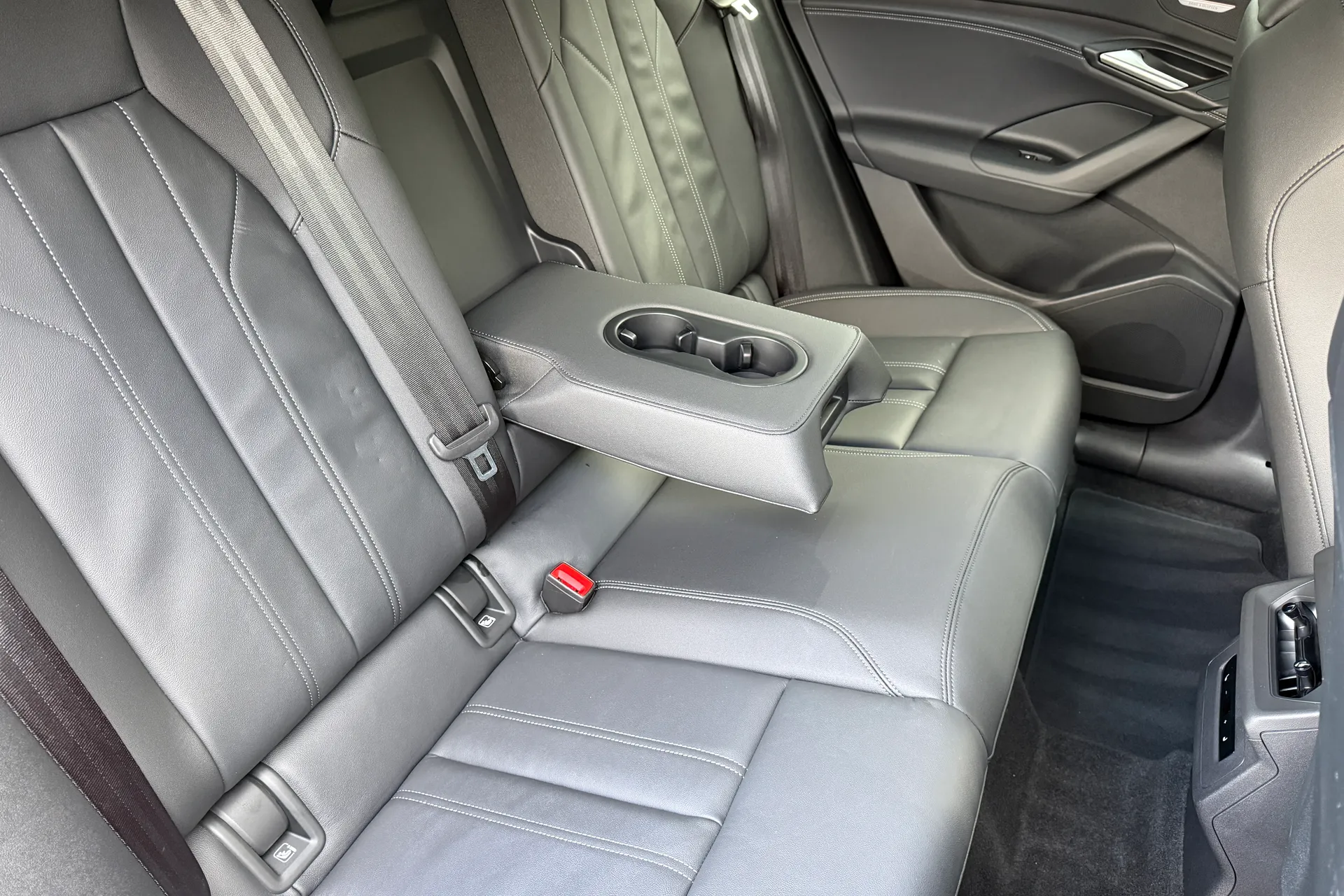 Audi Q6 thumbnail image number 28