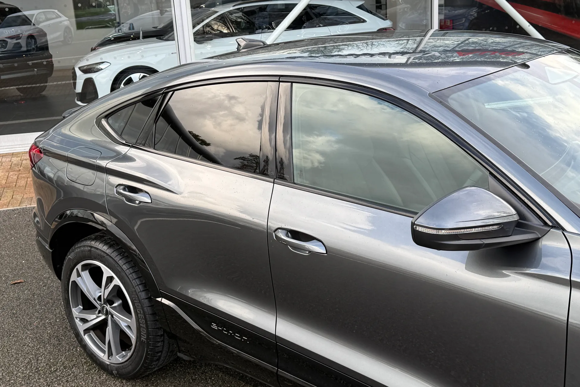 Audi Q6 thumbnail image number 23