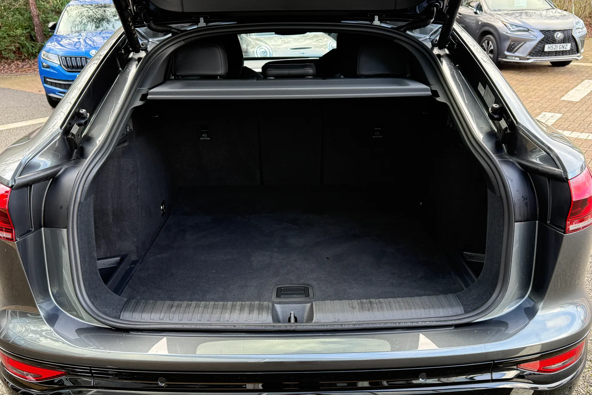 Audi Q6 thumbnail image number 38