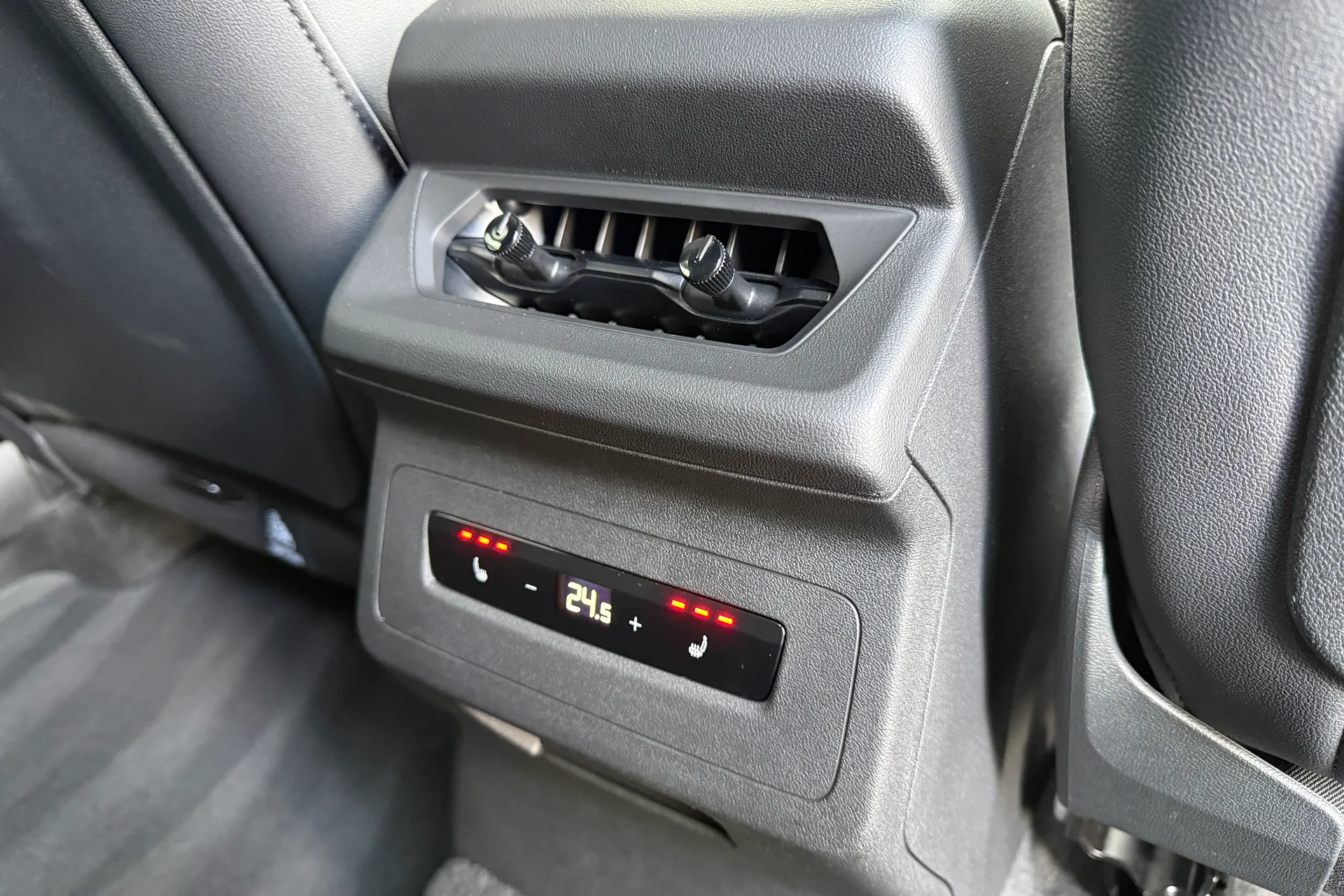 Audi Q6 thumbnail image number 31