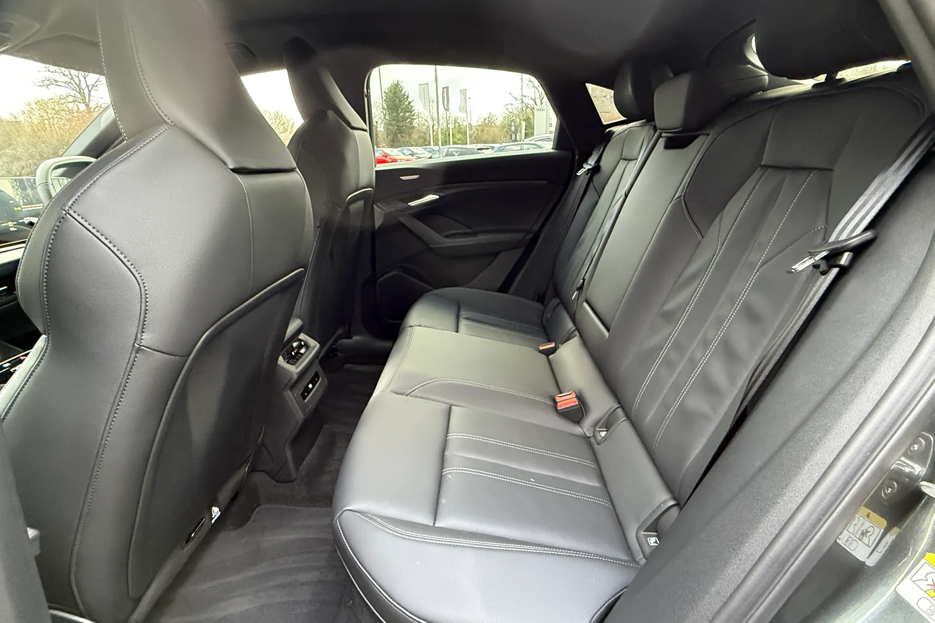 Audi Q6 thumbnail image number 21