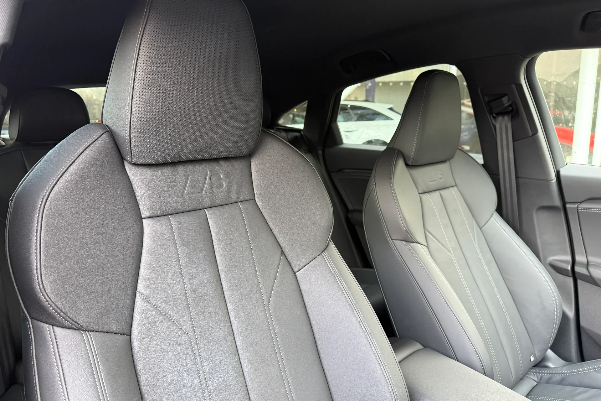 Audi Q6 thumbnail image number 43