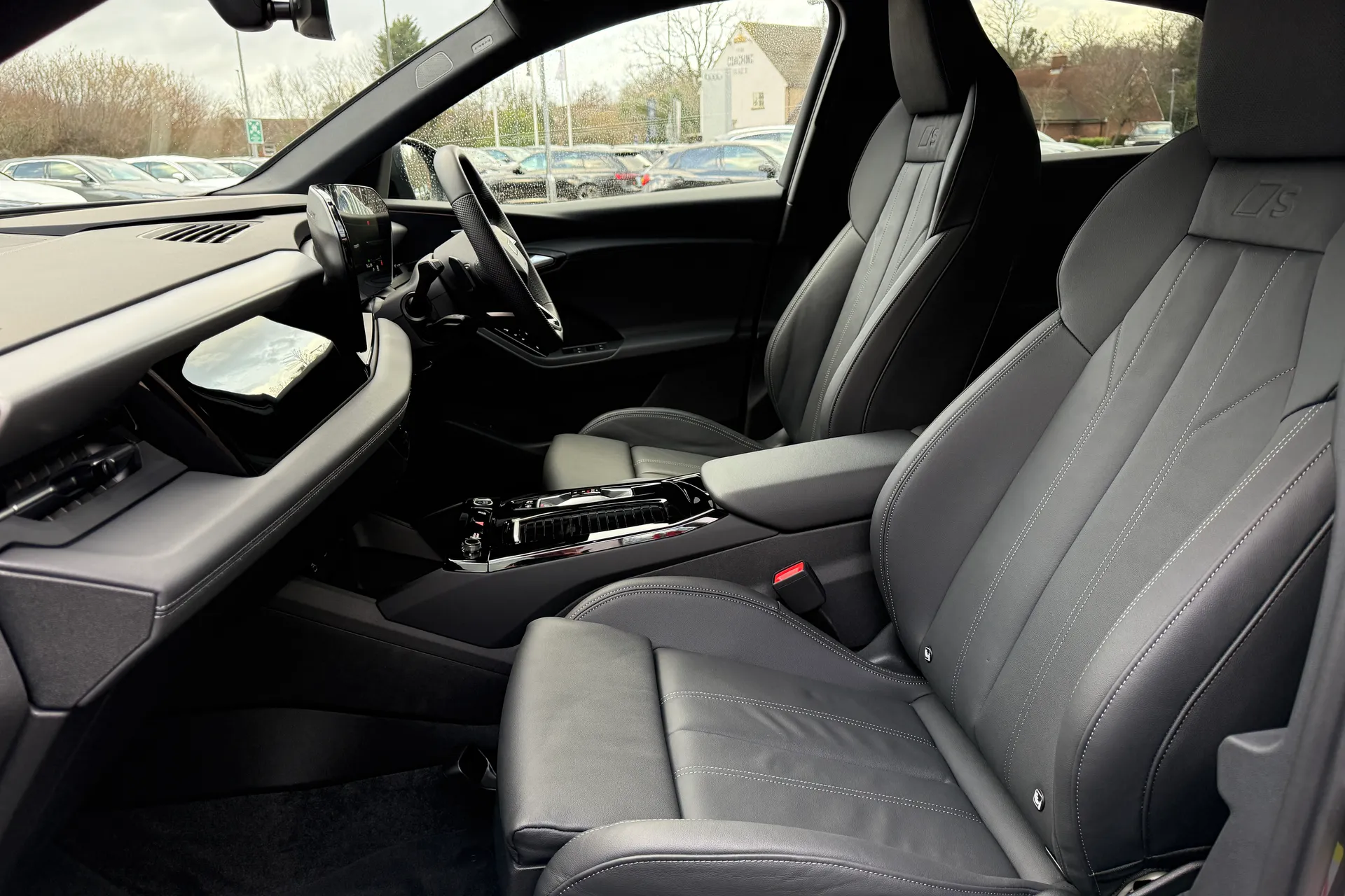 Audi Q6 thumbnail image number 19