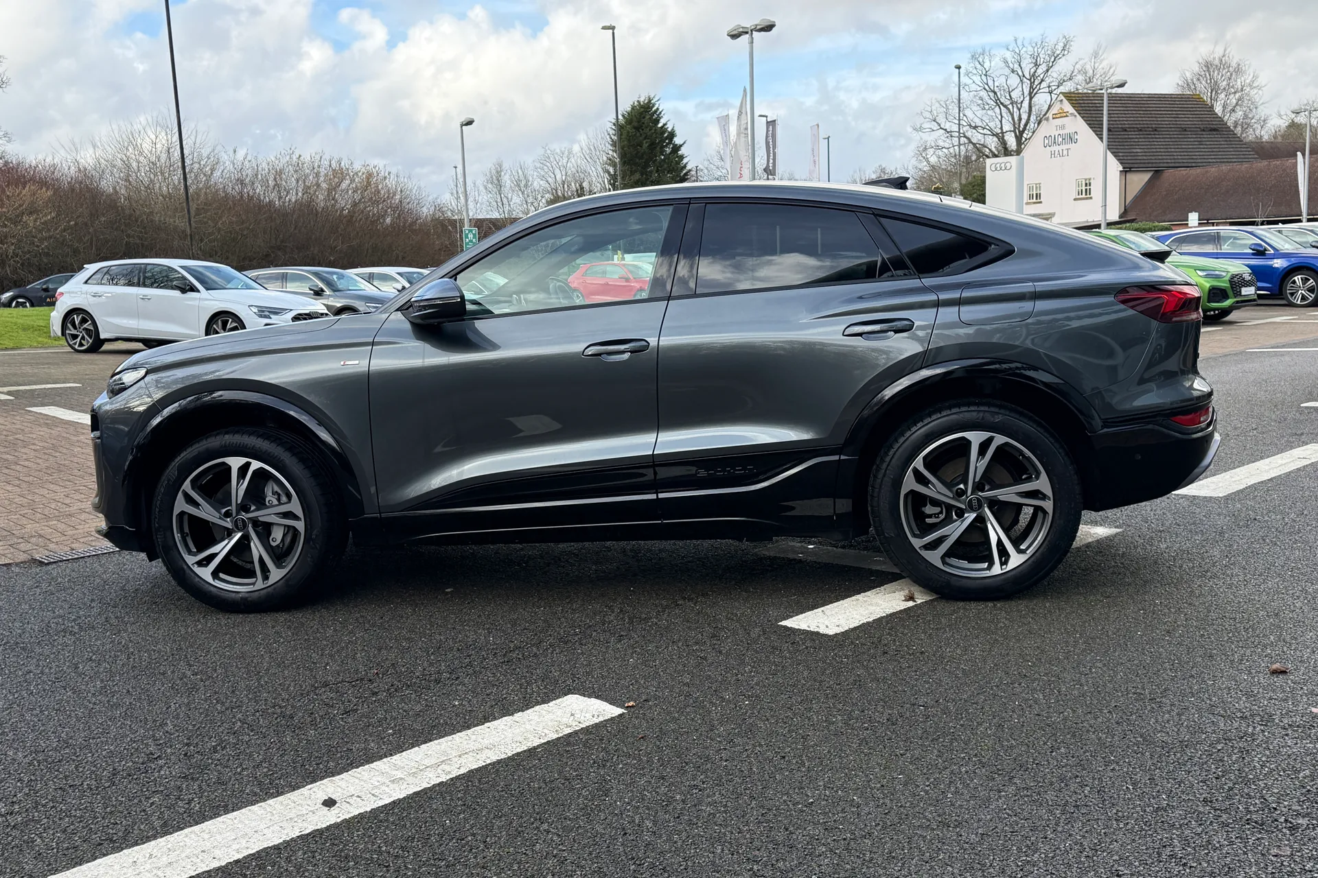 Audi Q6 thumbnail image number 15