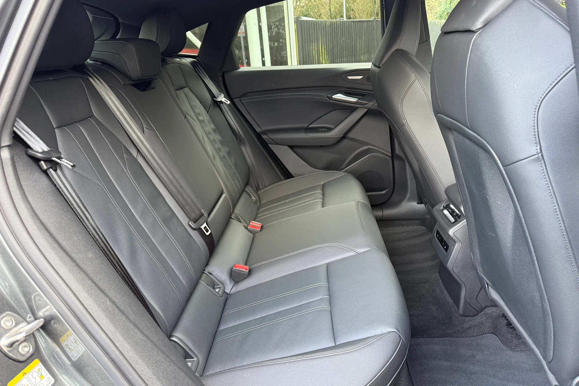 Audi Q6 thumbnail image number 11