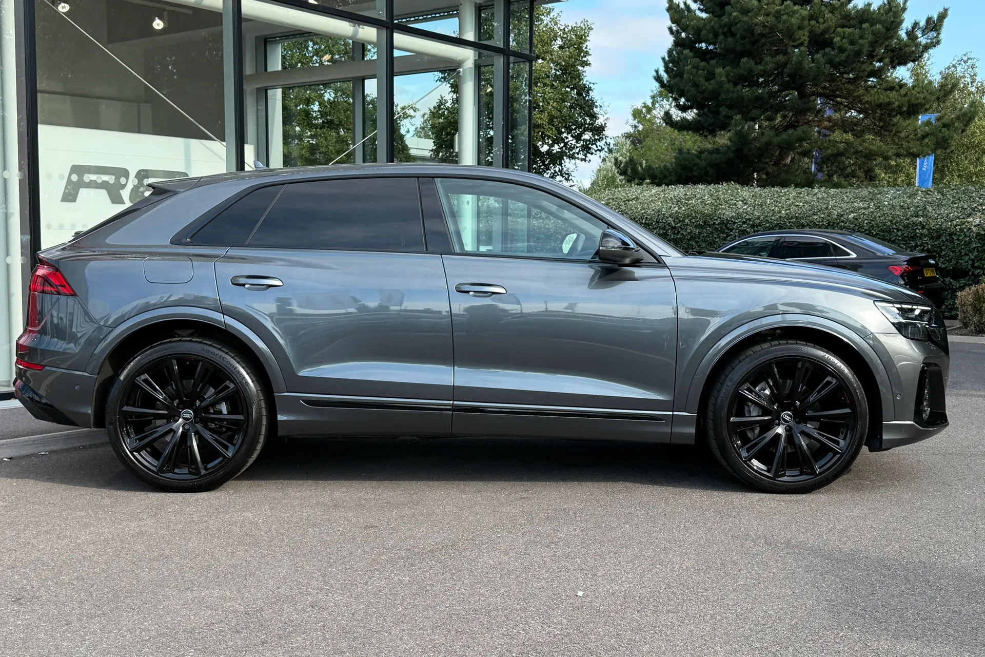 Audi Q8 thumbnail image number 2