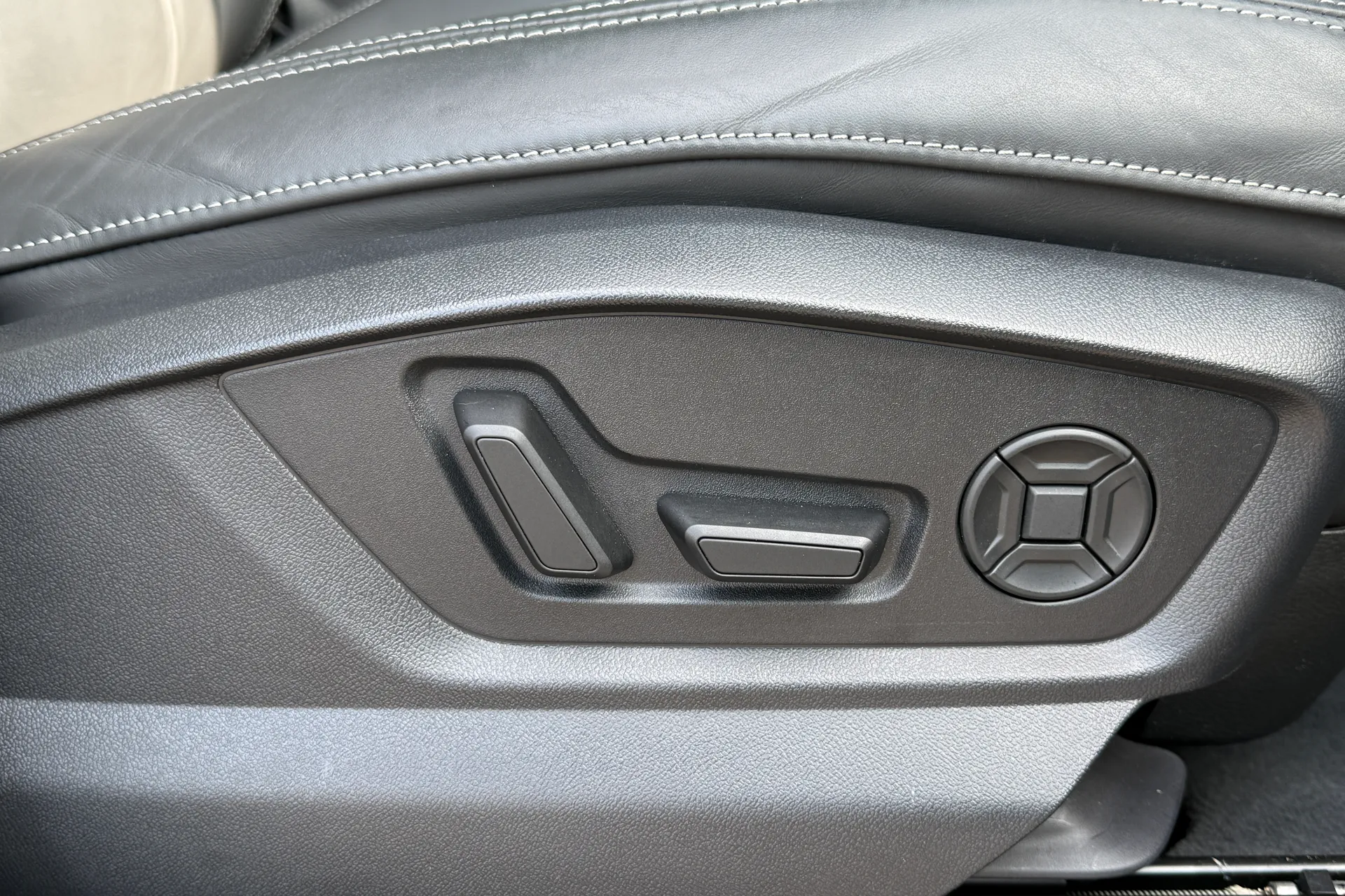 Audi Q8 thumbnail image number 41