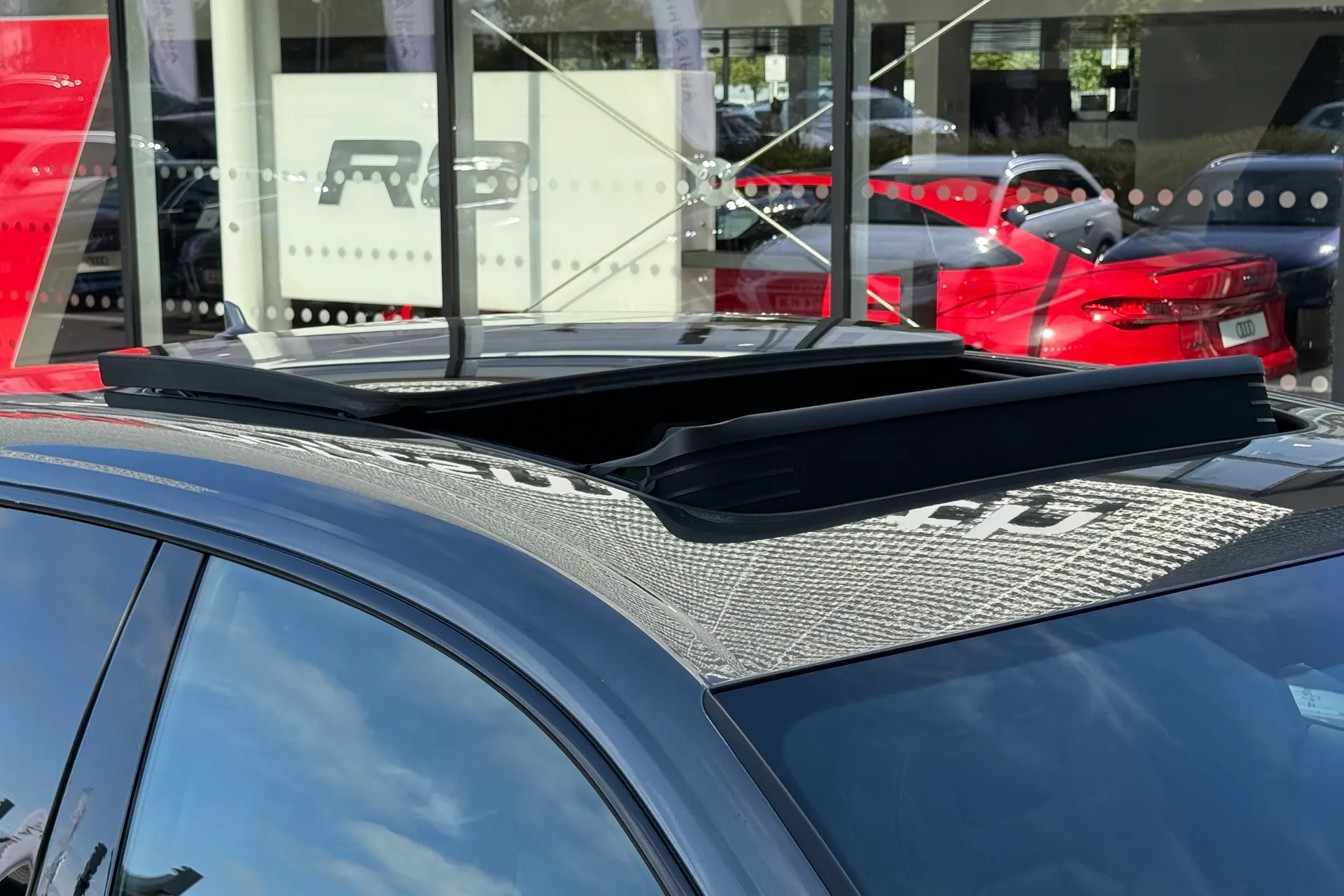 Audi Q8 thumbnail image number 17