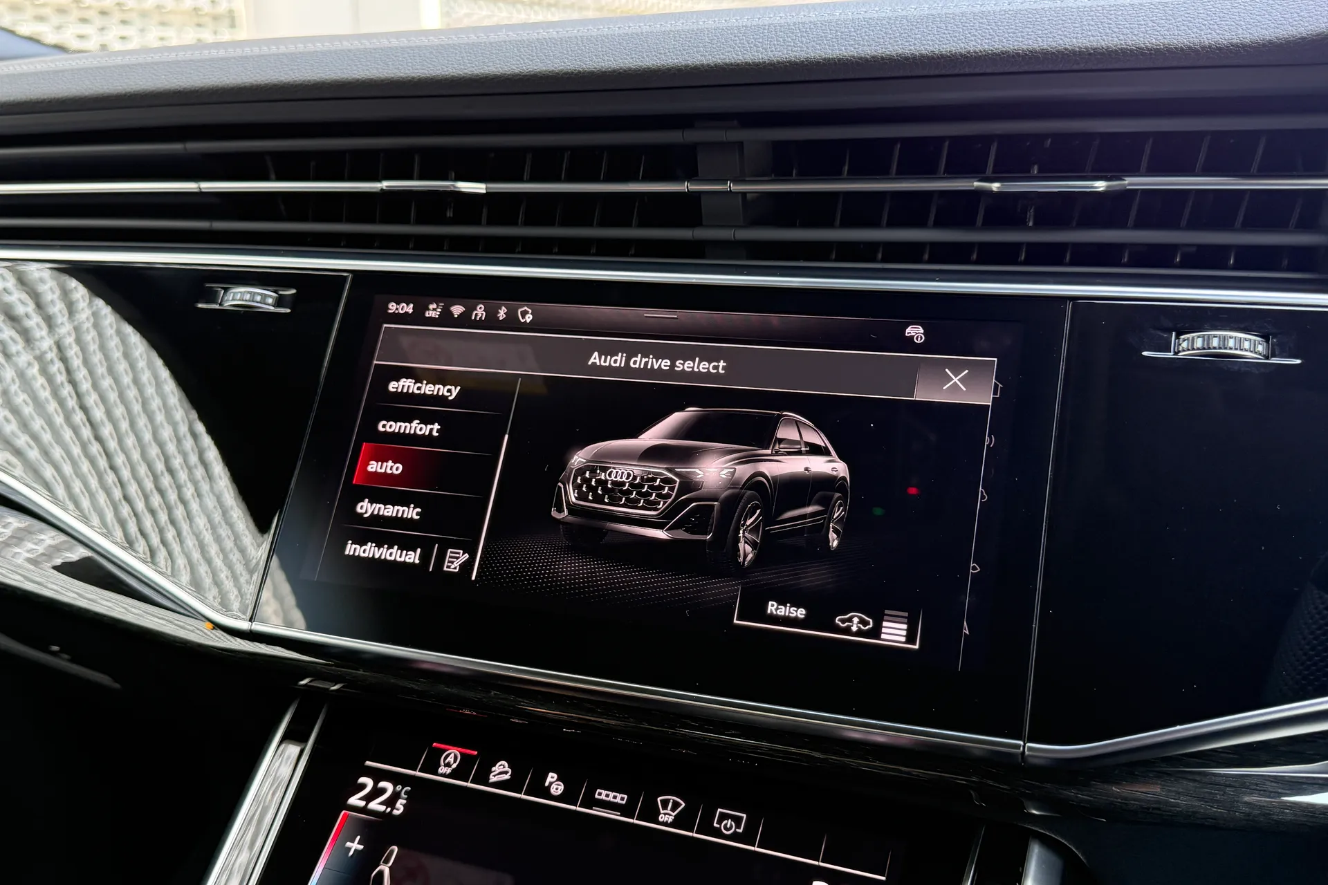 Audi Q8 thumbnail image number 32