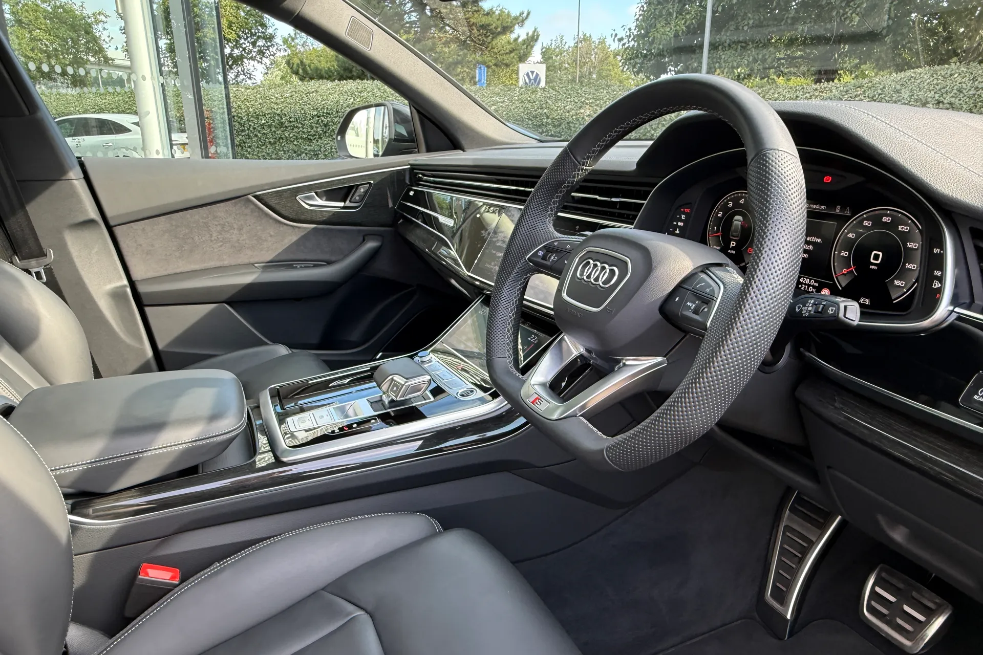 Audi Q8 thumbnail image number 14