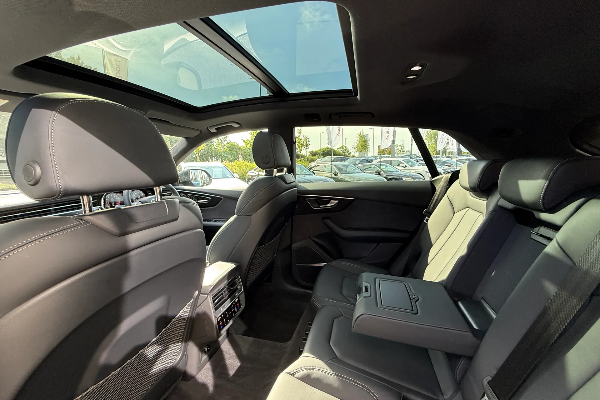 Audi Q8 thumbnail image number 53