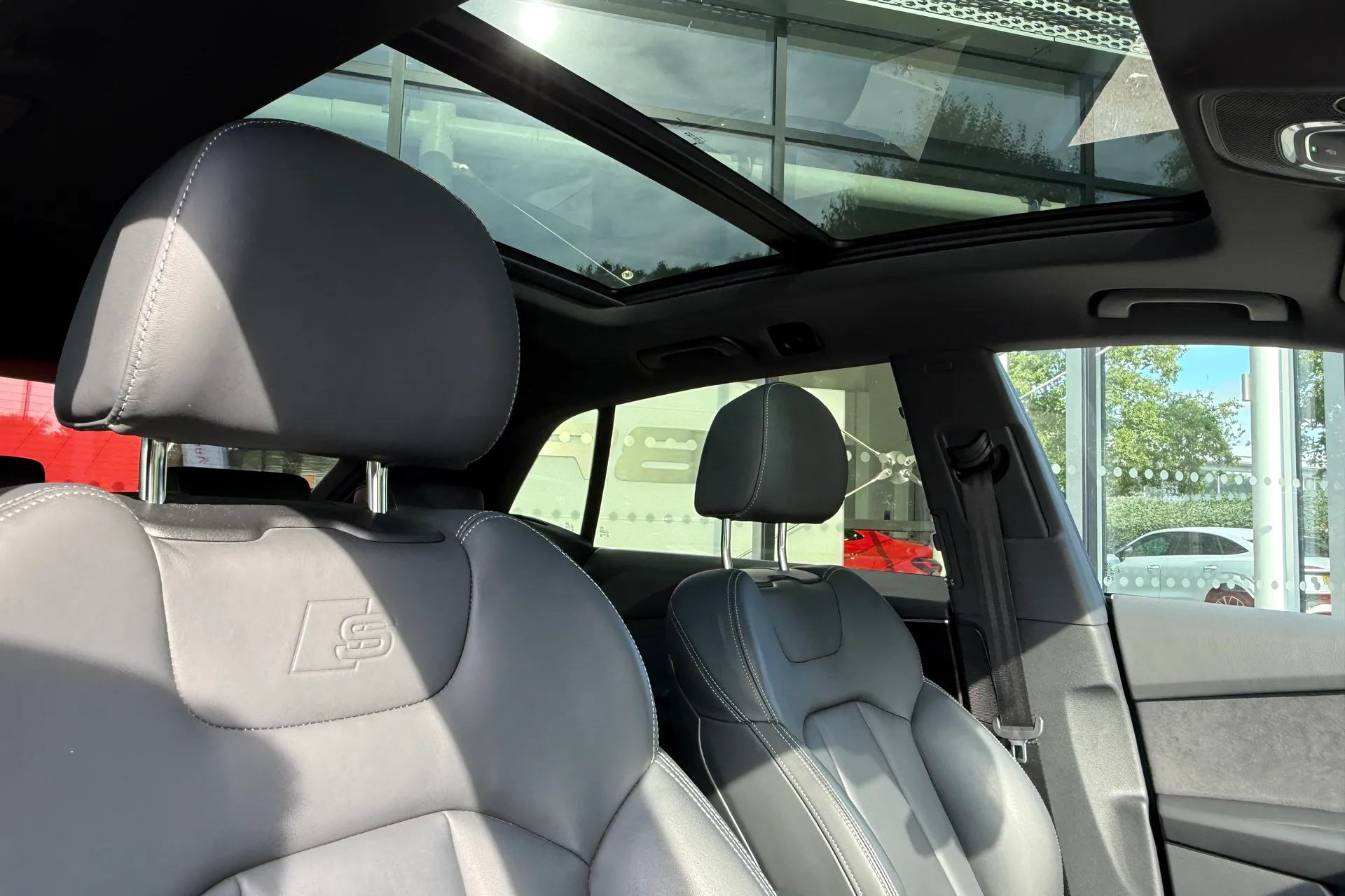 Audi Q8 thumbnail image number 36