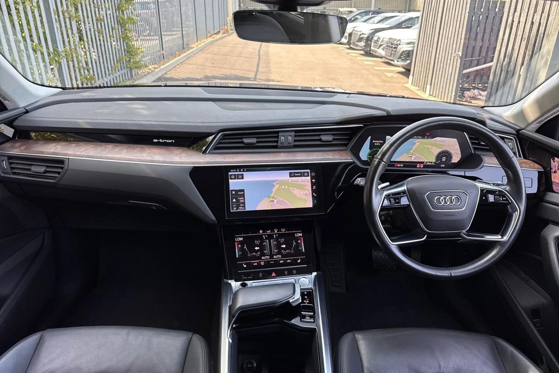 Audi e-tron thumbnail image number 3
