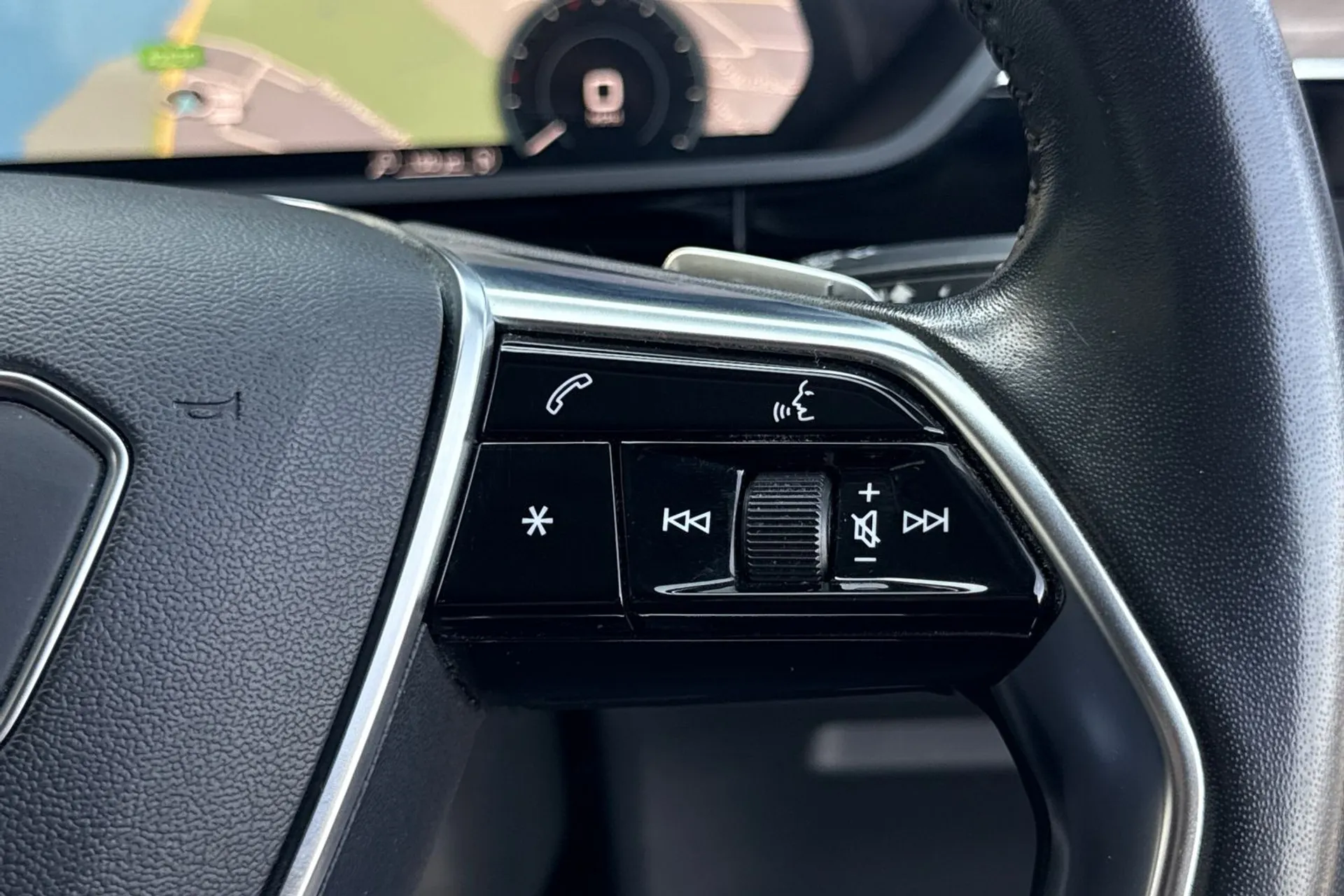 Audi e-tron thumbnail image number 41