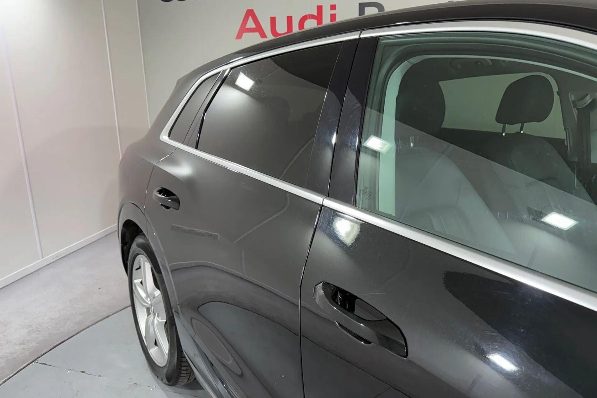 Audi e-tron thumbnail image number 13