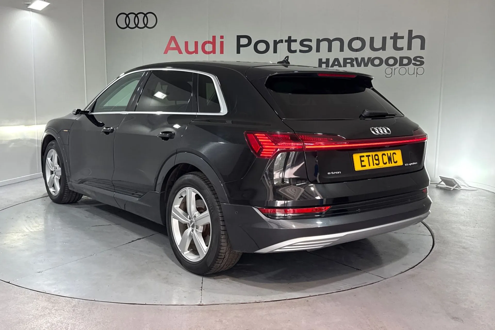 Audi e-tron thumbnail image number 11