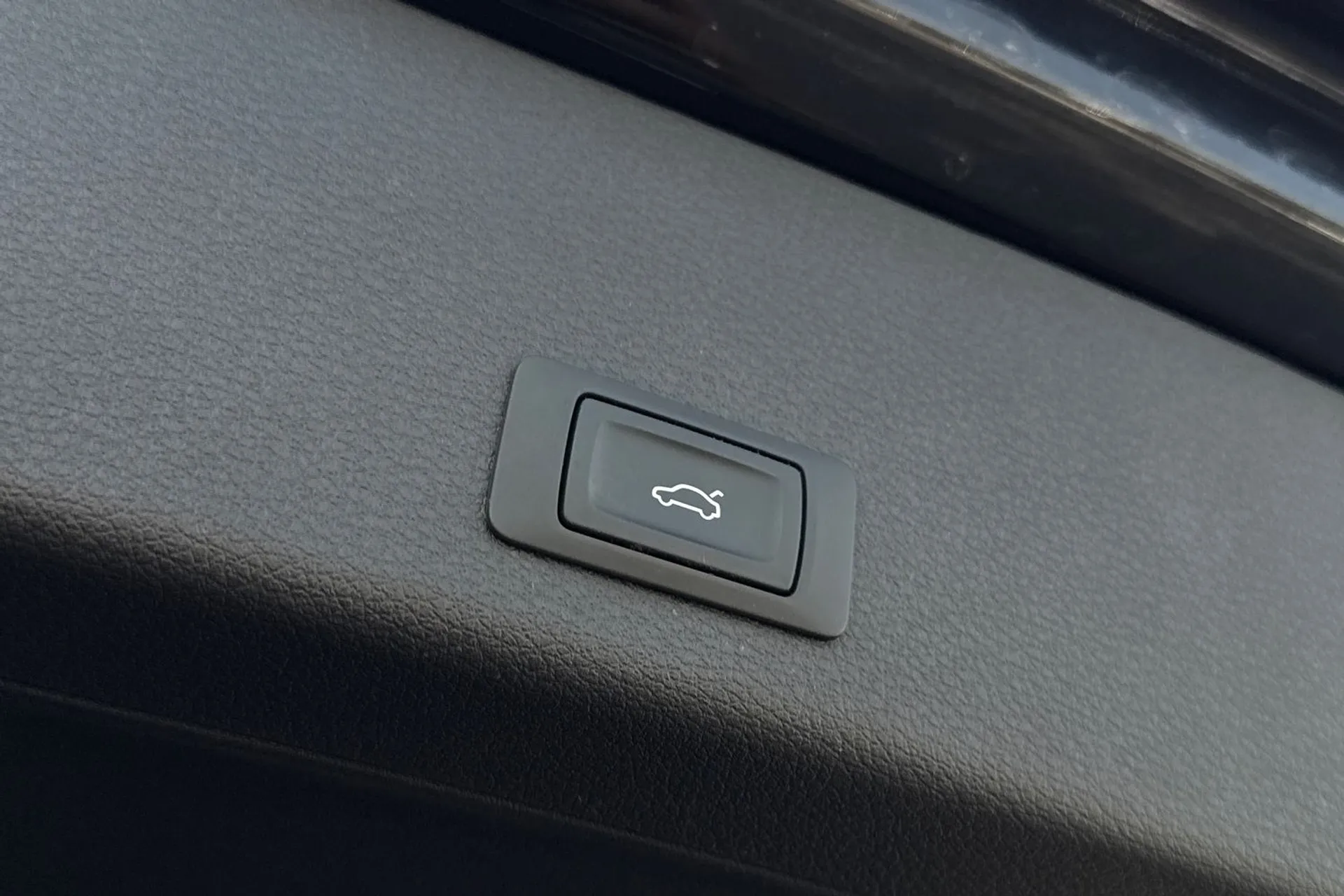 Audi e-tron thumbnail image number 19