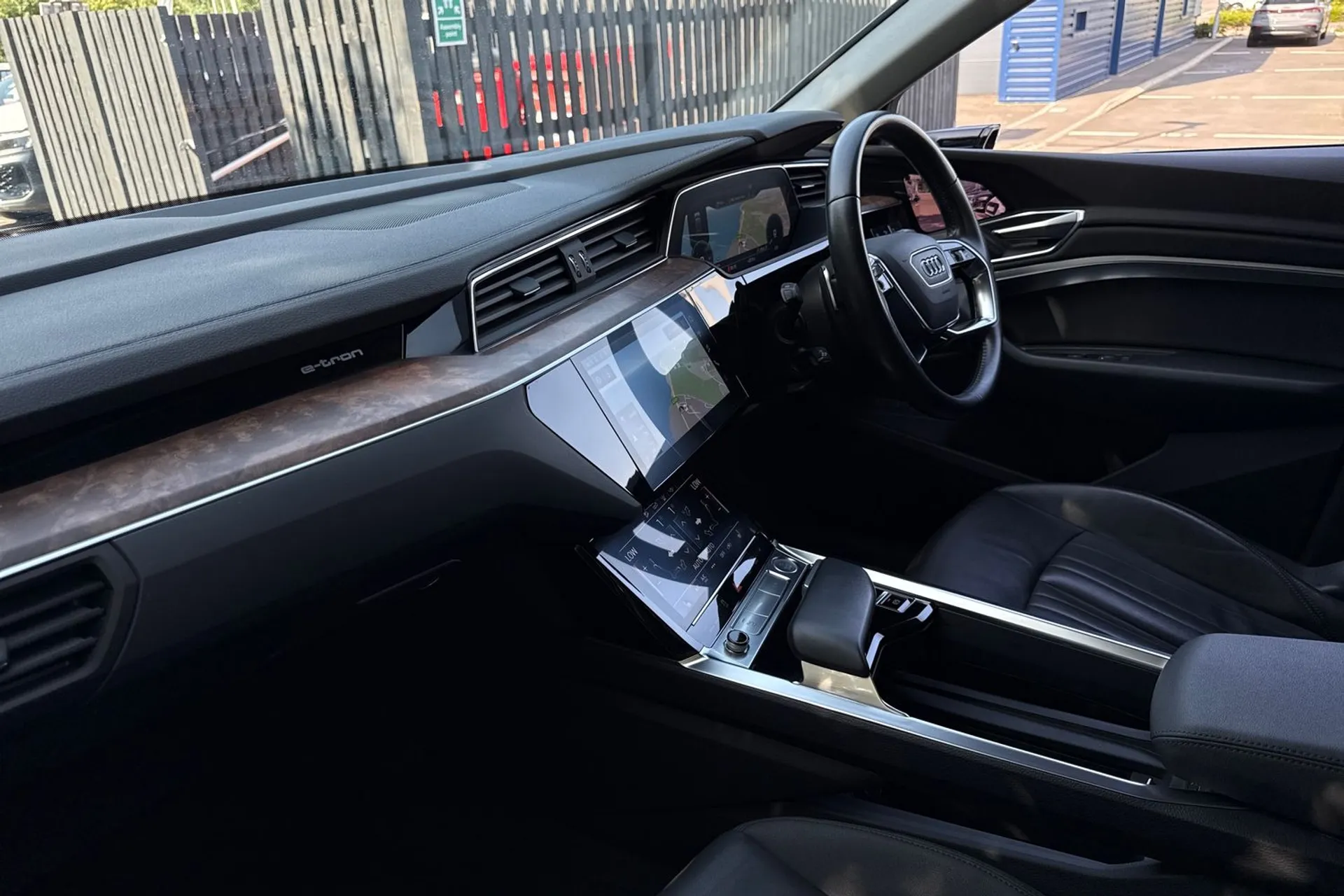 Audi e-tron thumbnail image number 31