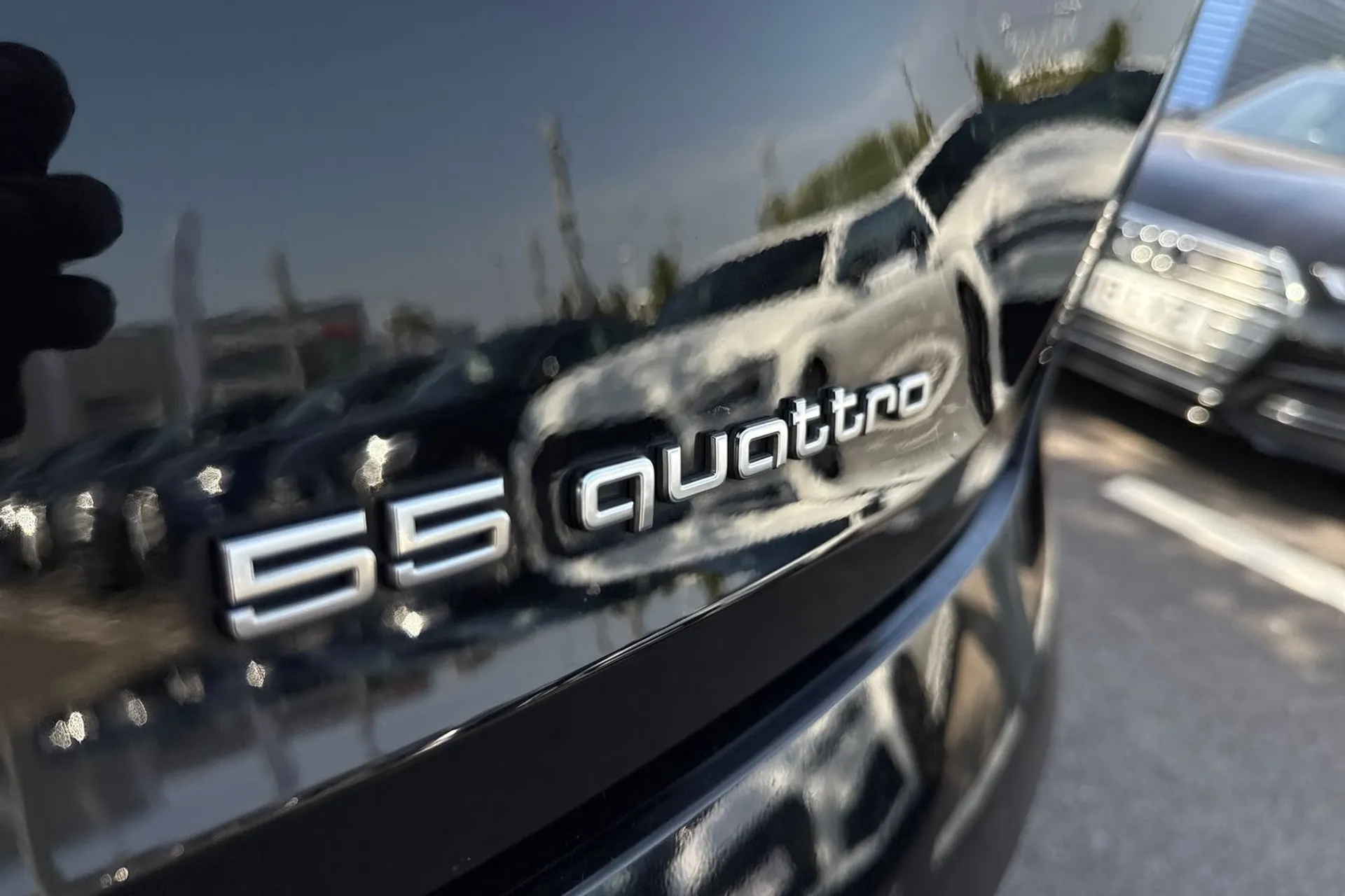 Audi e-tron thumbnail image number 25