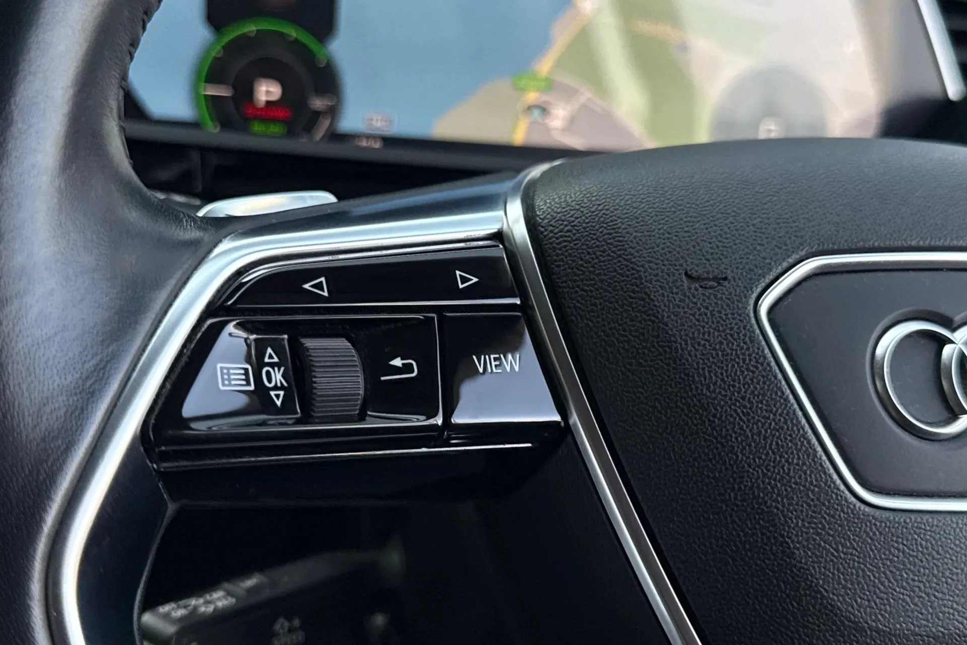 Audi e-tron thumbnail image number 40