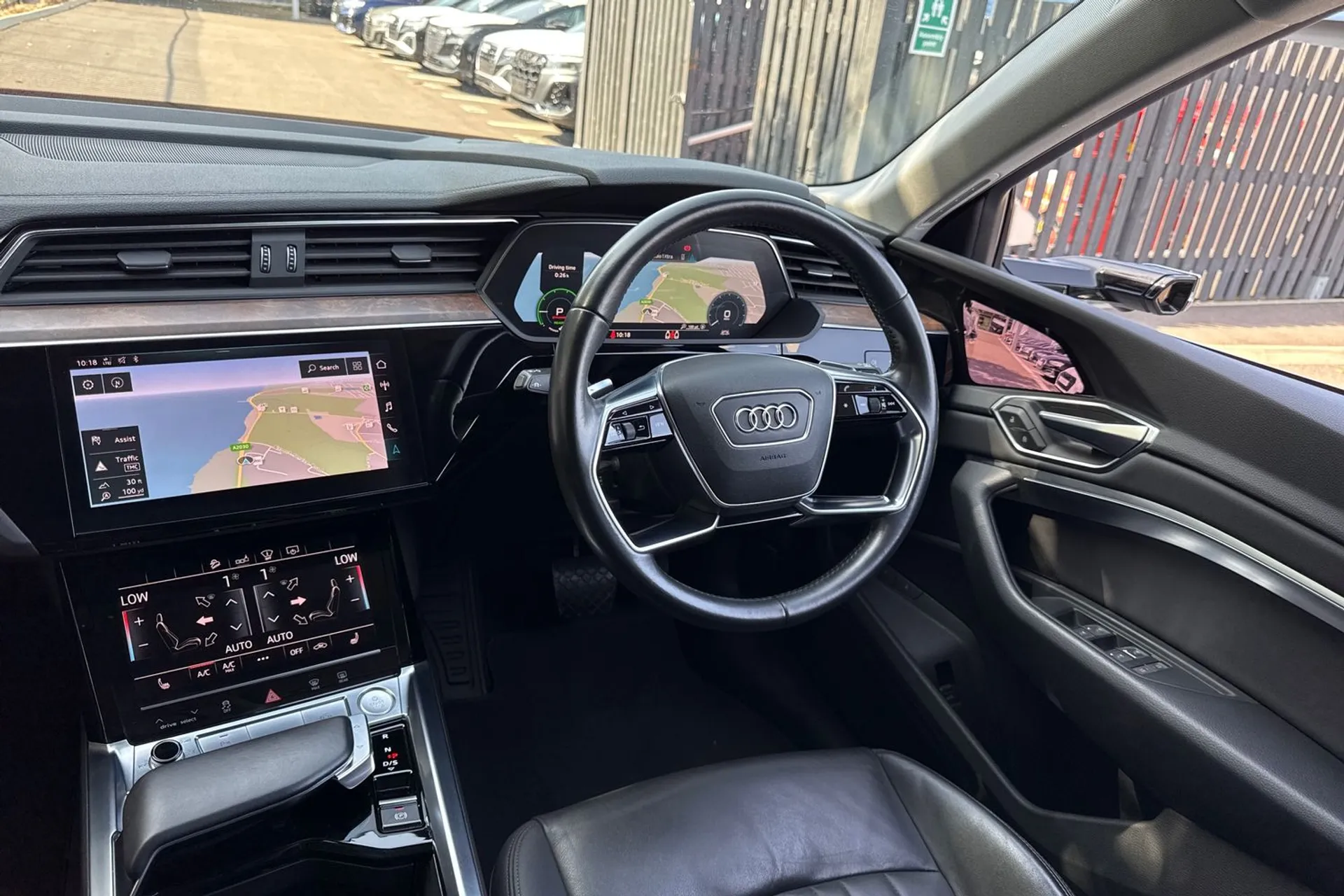 Audi e-tron thumbnail image number 37