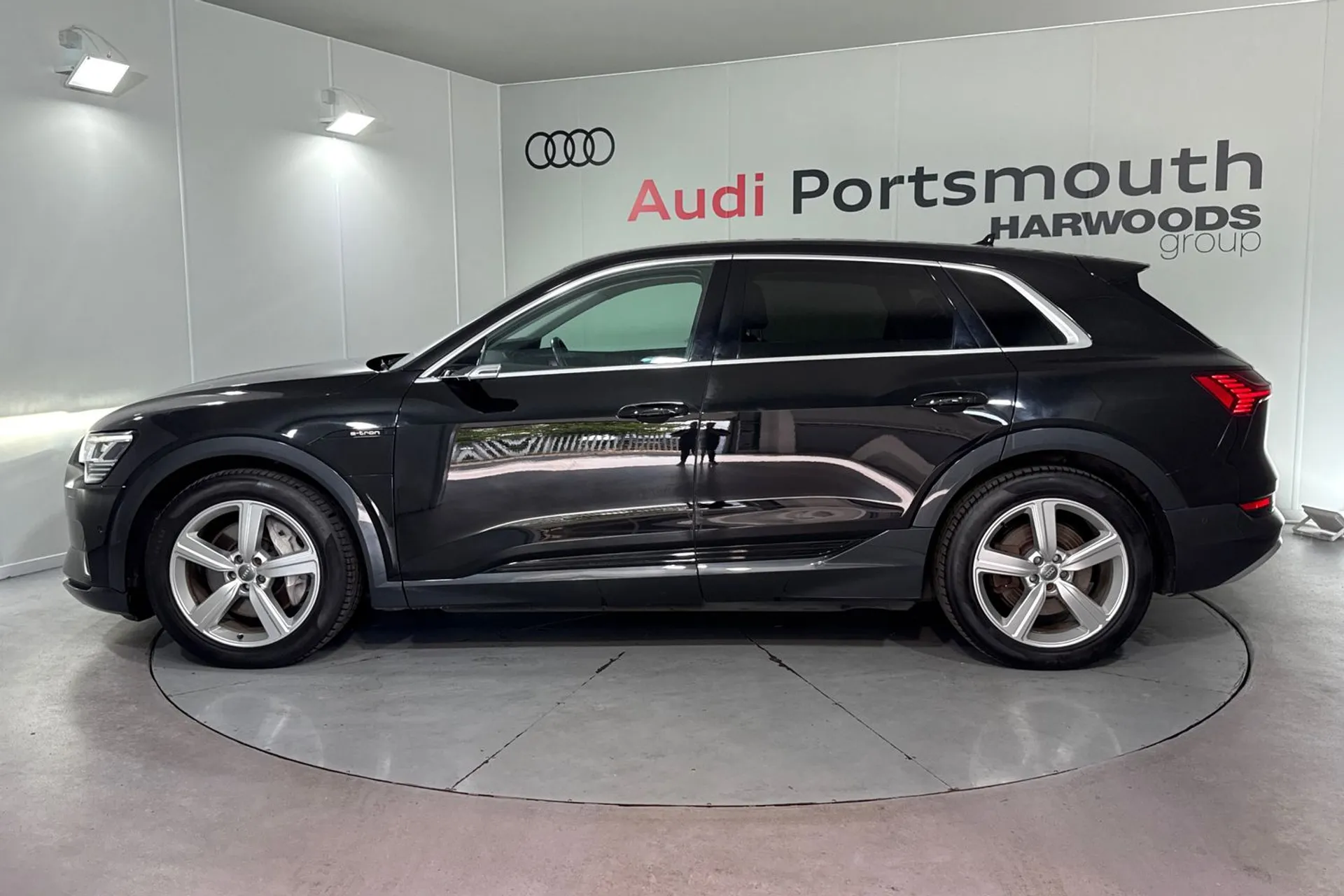 Audi e-tron thumbnail image number 8