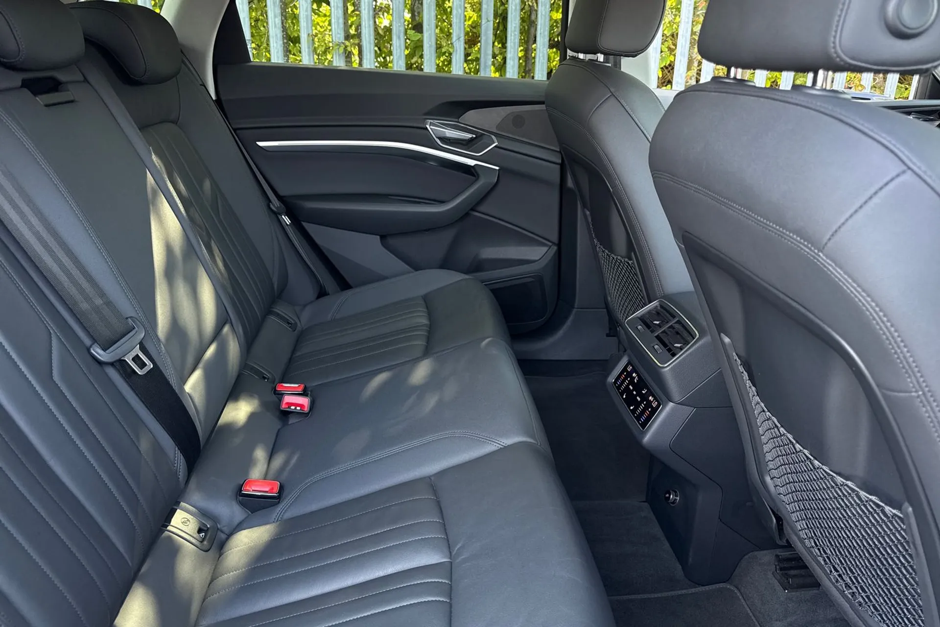 Audi e-tron thumbnail image number 22