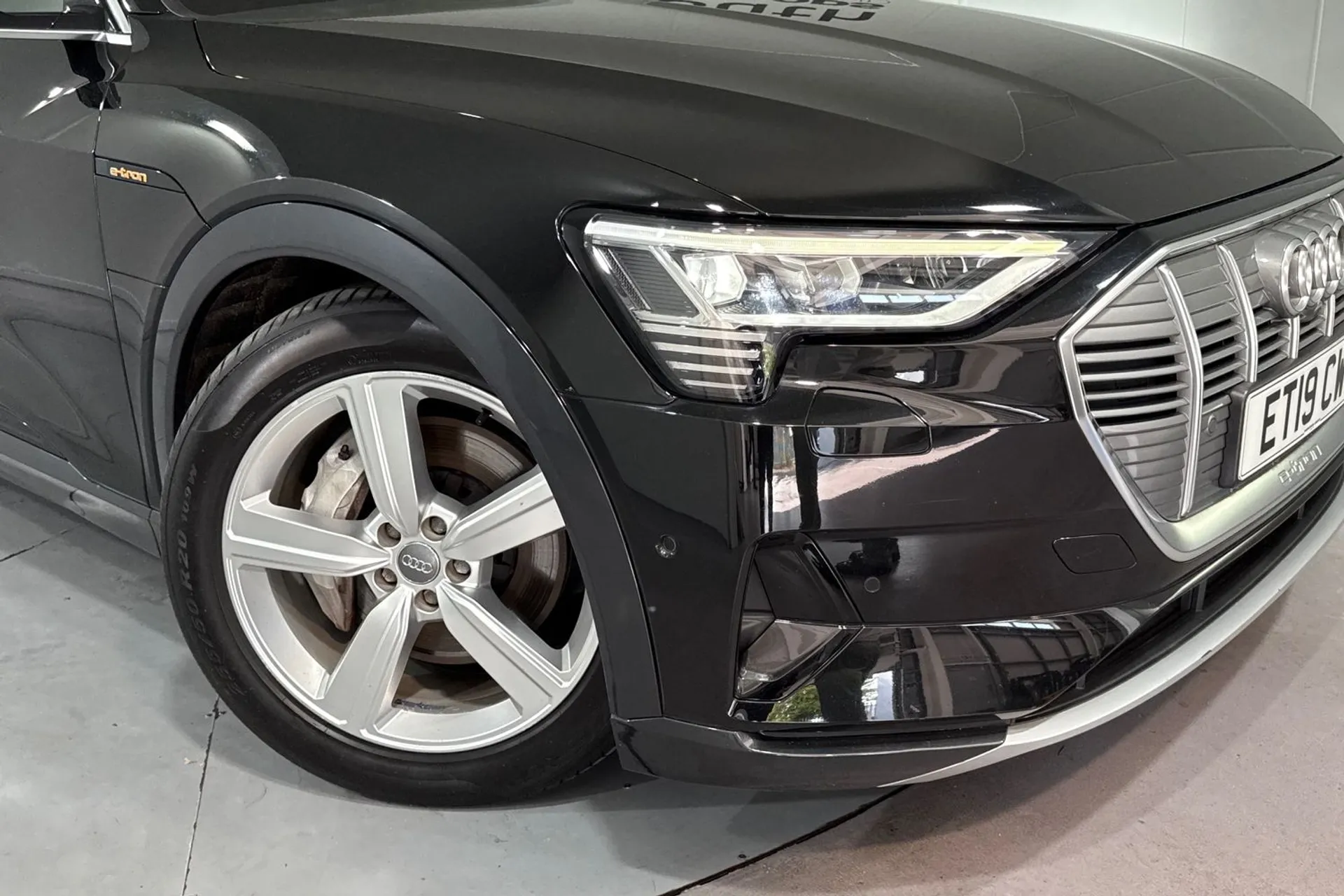 Audi e-tron thumbnail image number 9