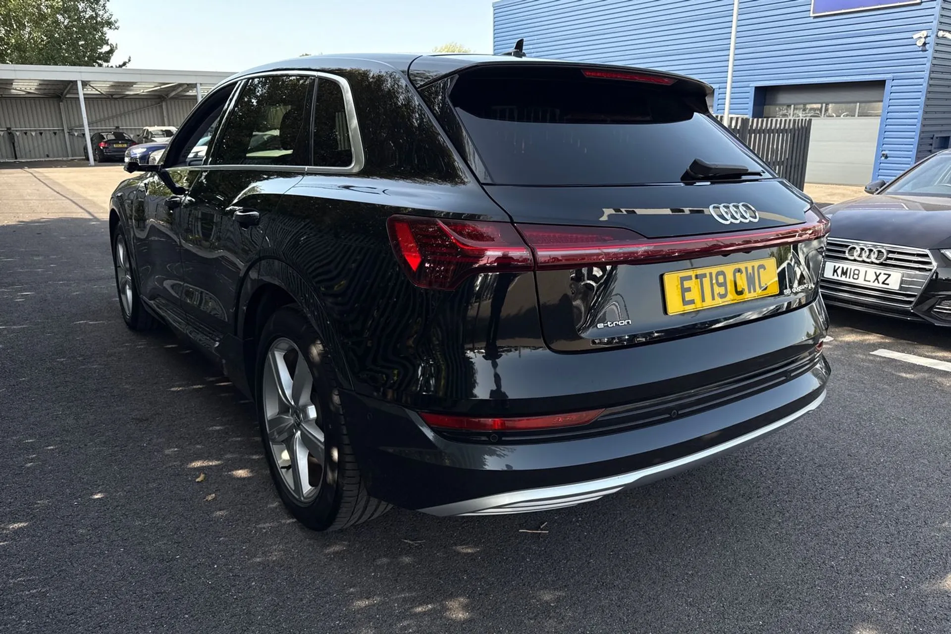 Audi e-tron thumbnail image number 16
