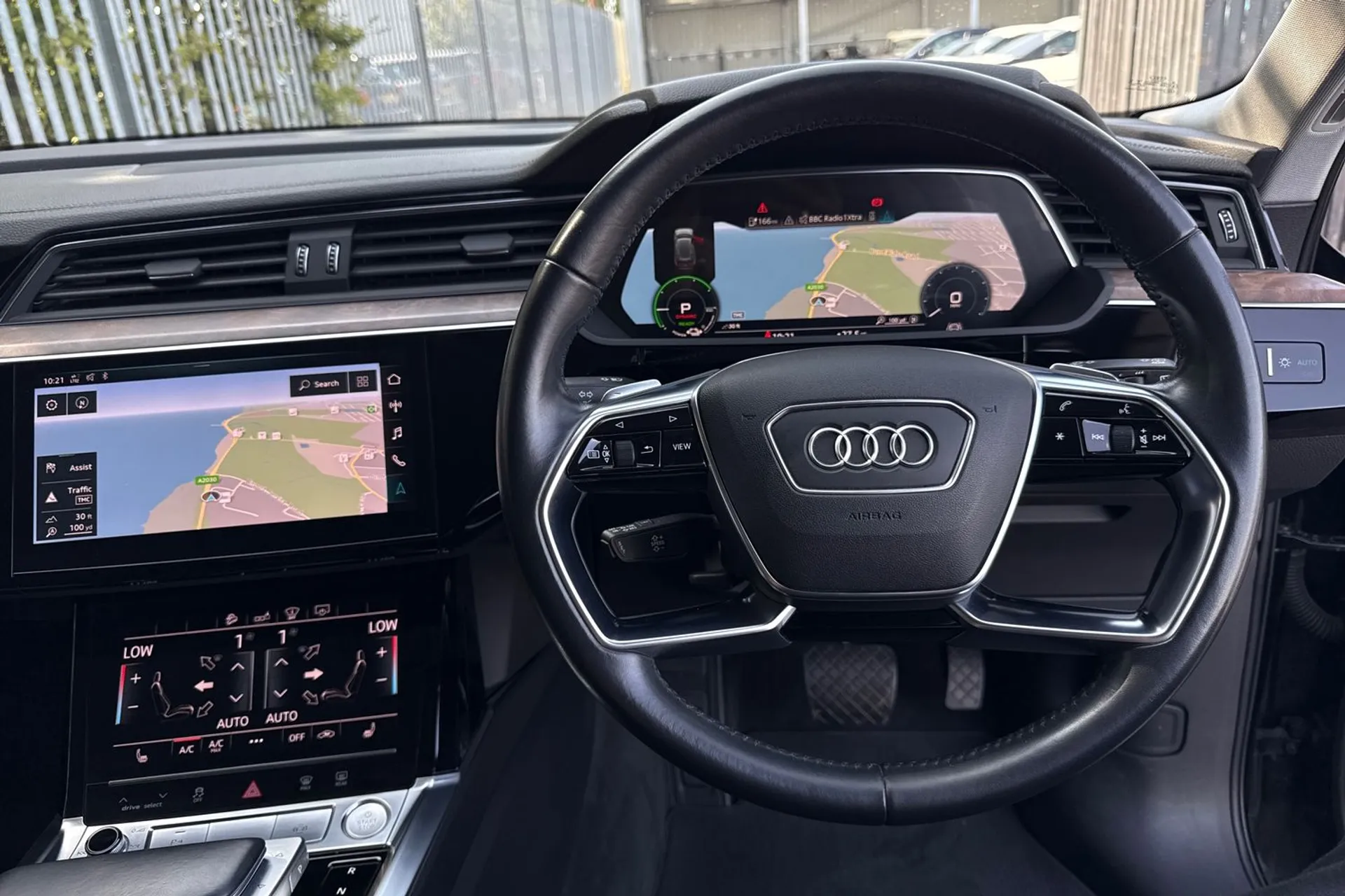 Audi e-tron thumbnail image number 38