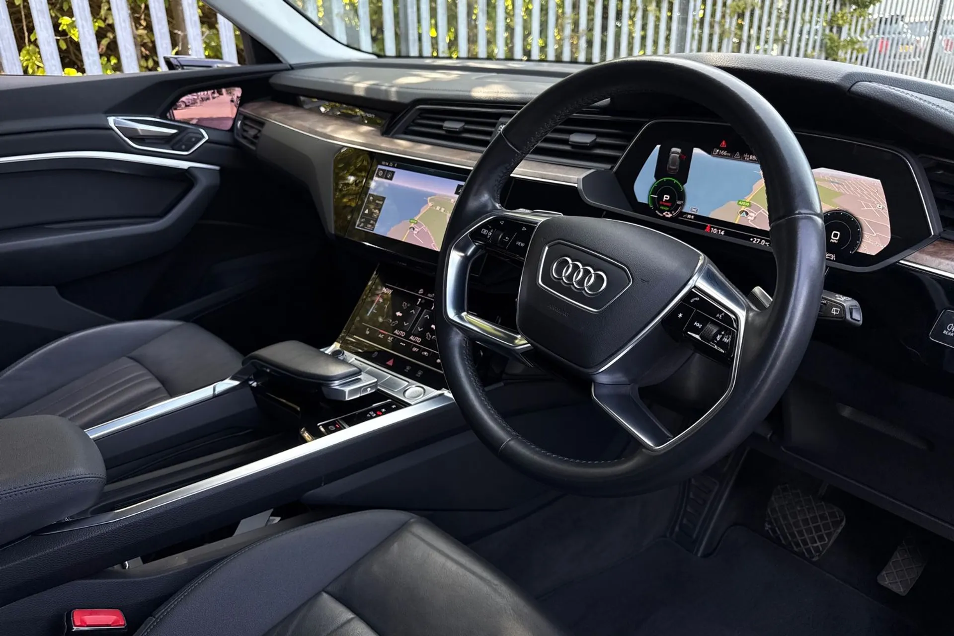 Audi e-tron thumbnail image number 30