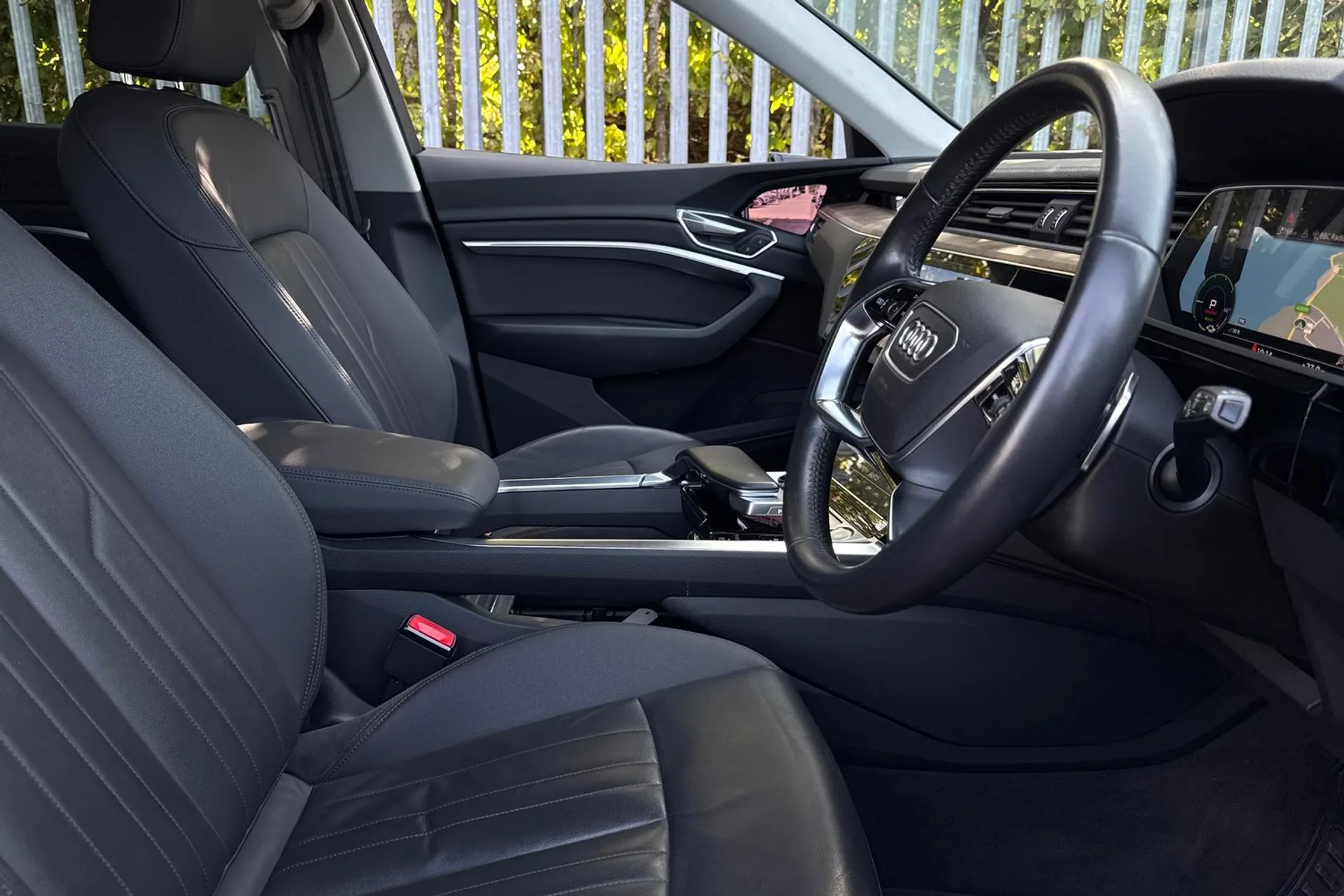 Audi e-tron thumbnail image number 28