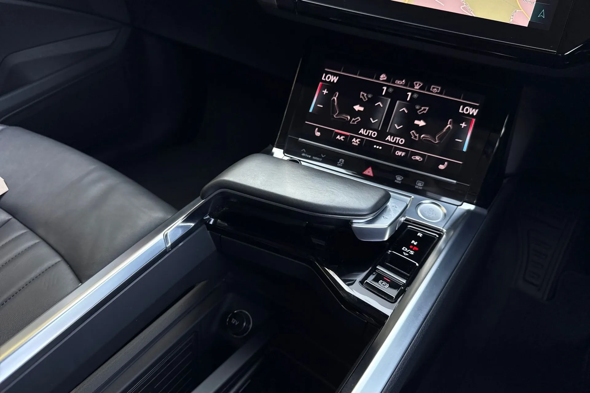 Audi e-tron thumbnail image number 43