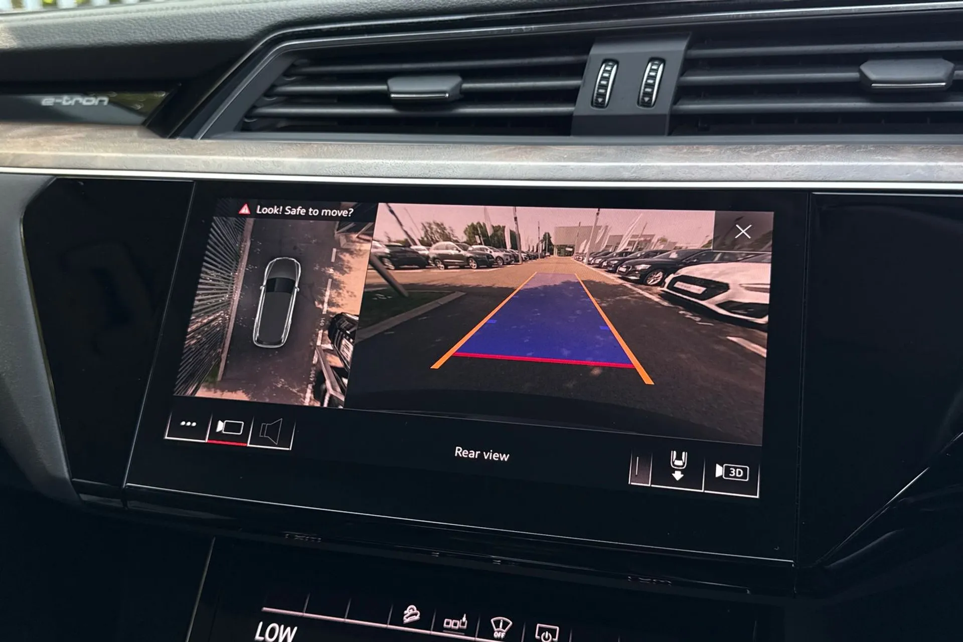 Audi e-tron thumbnail image number 4