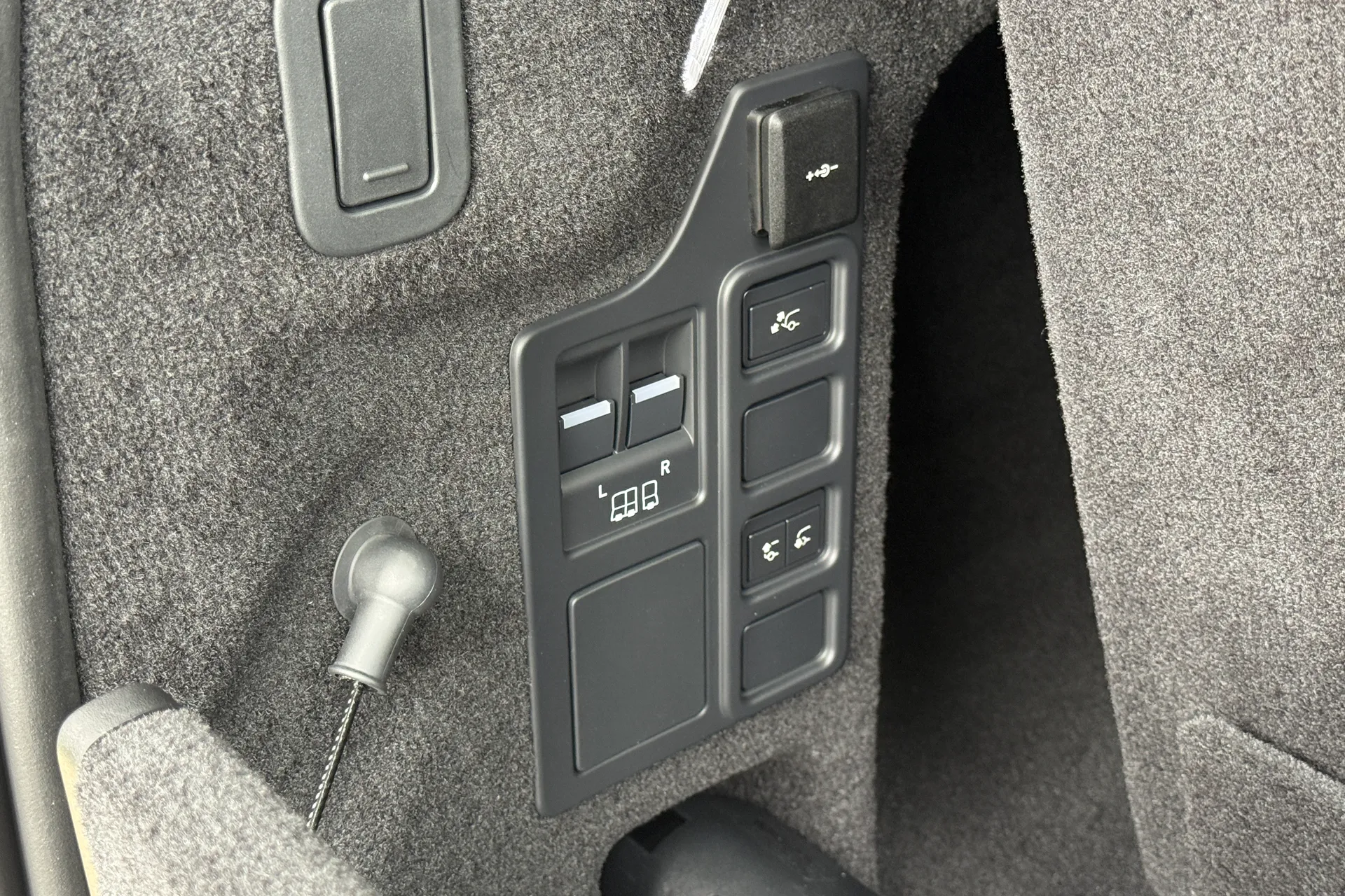 LAND ROVER DISCOVERY thumbnail image number 37