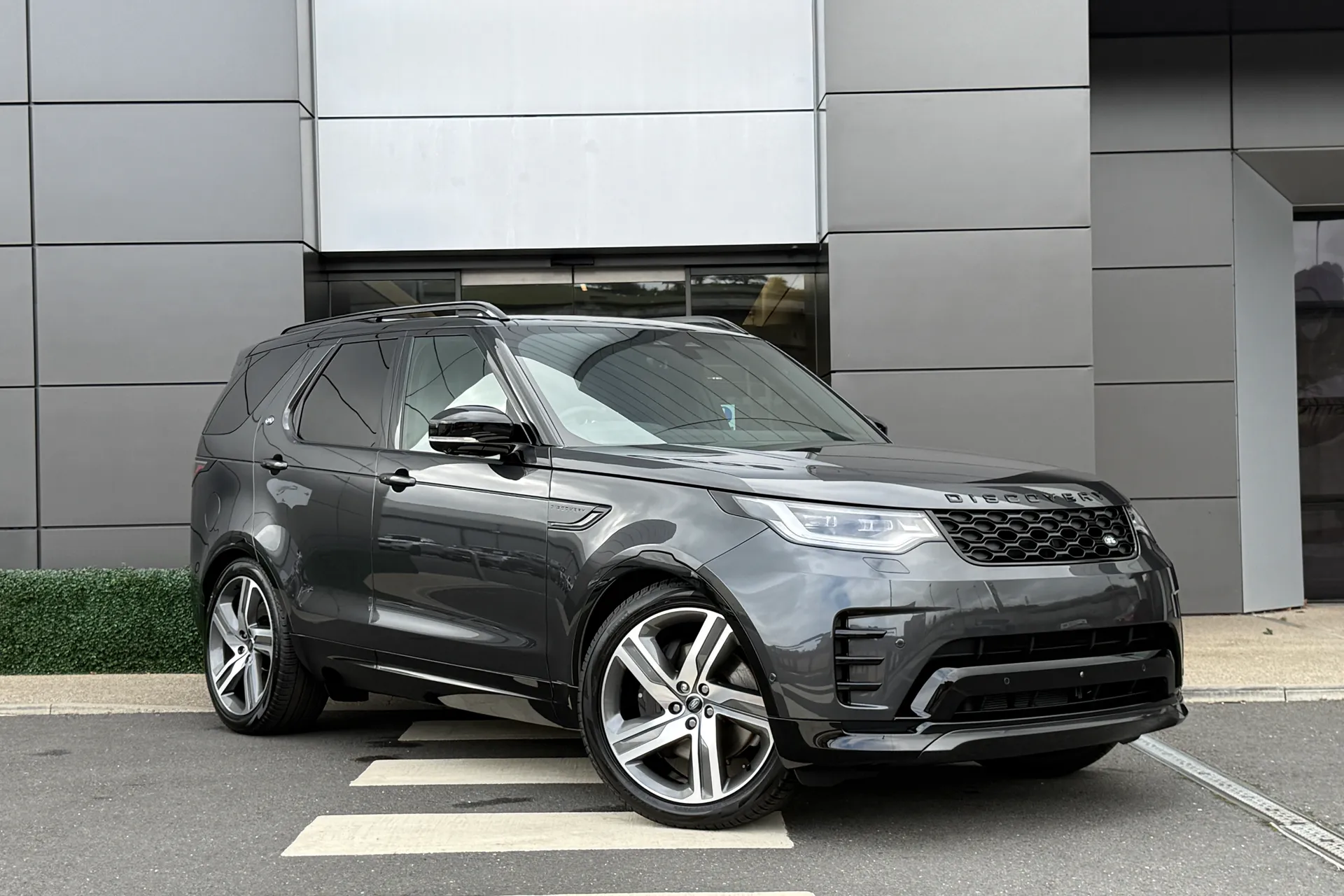 LAND ROVER DISCOVERY focused image