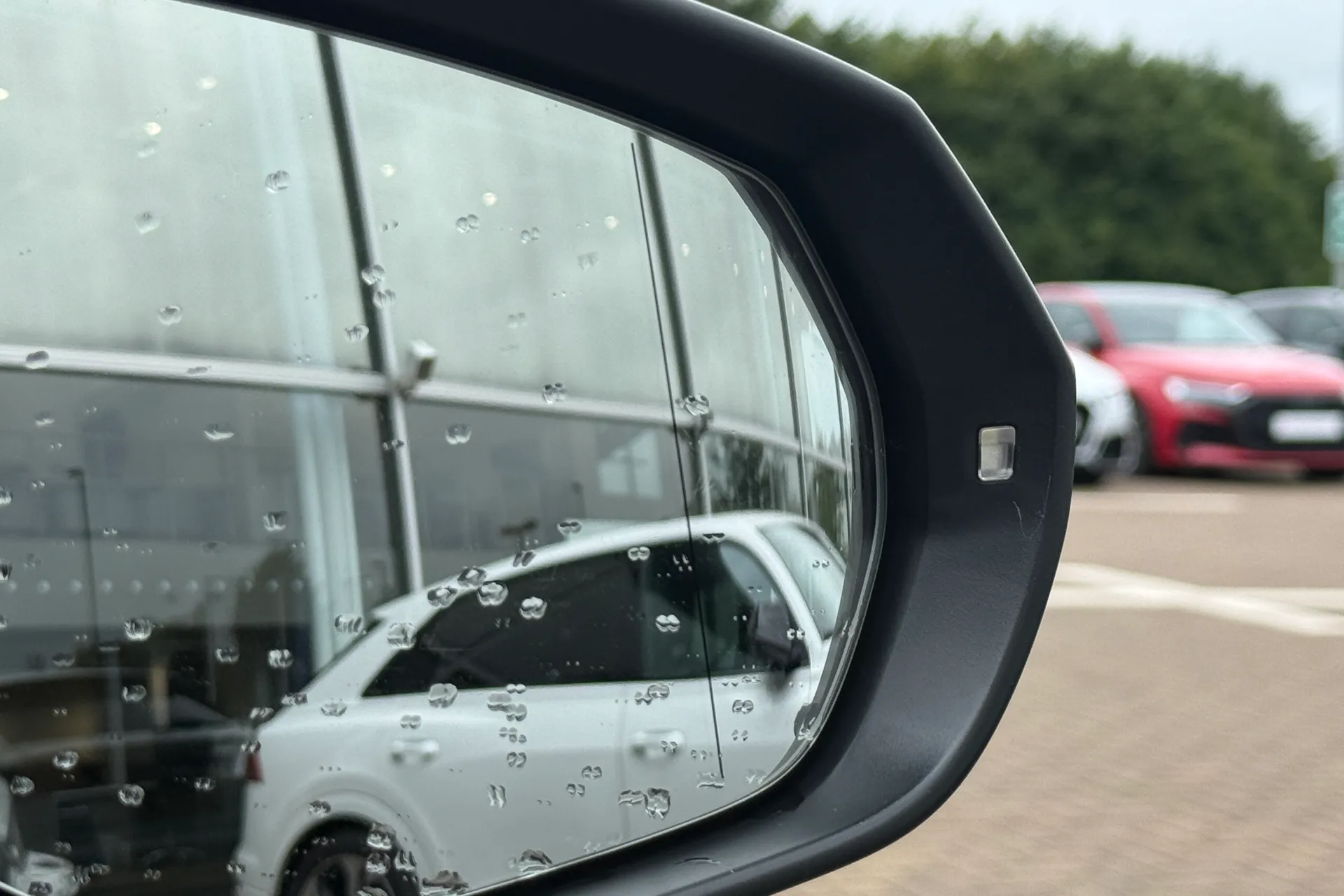 Audi Q3 thumbnail image number 25