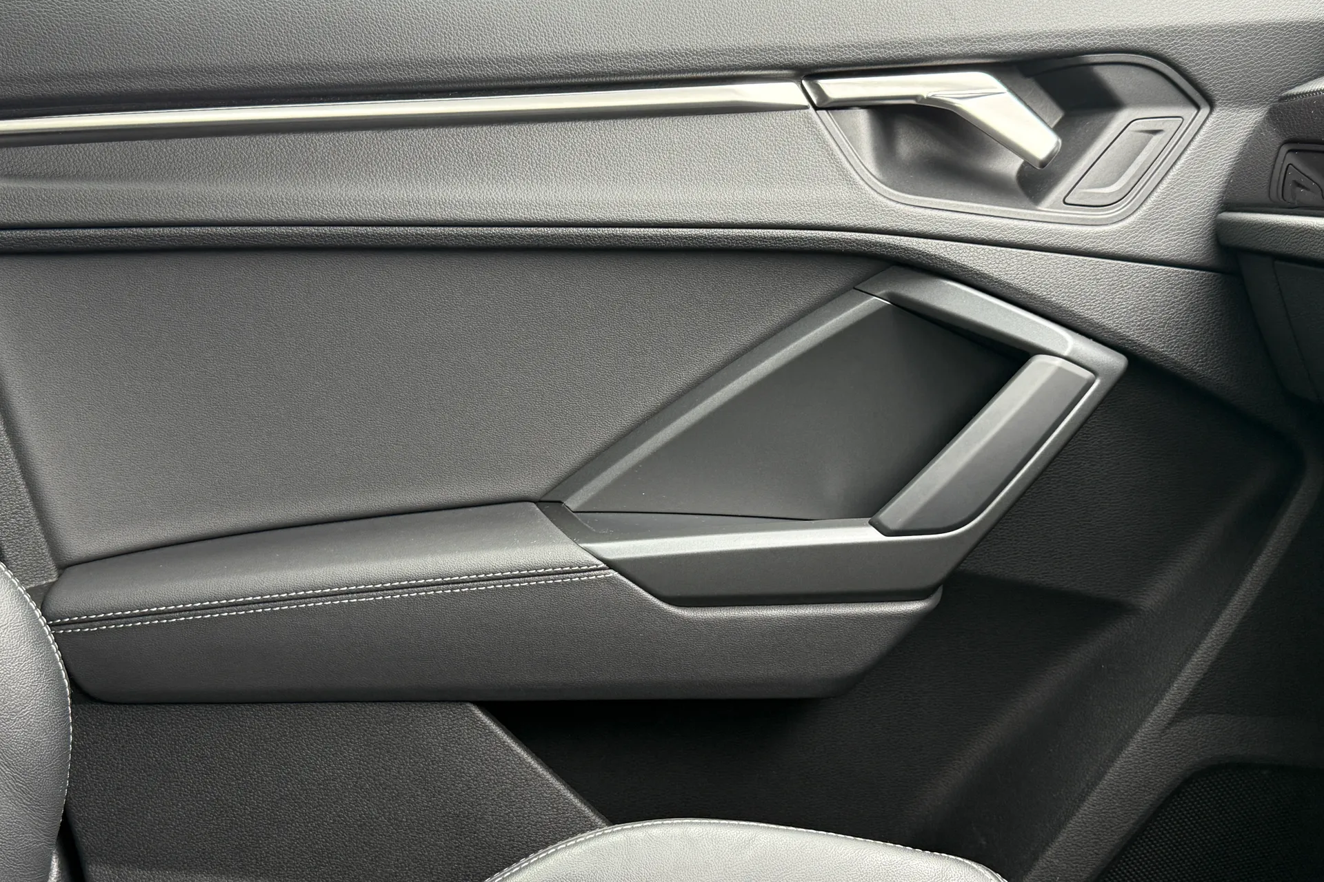 Audi Q3 thumbnail image number 20
