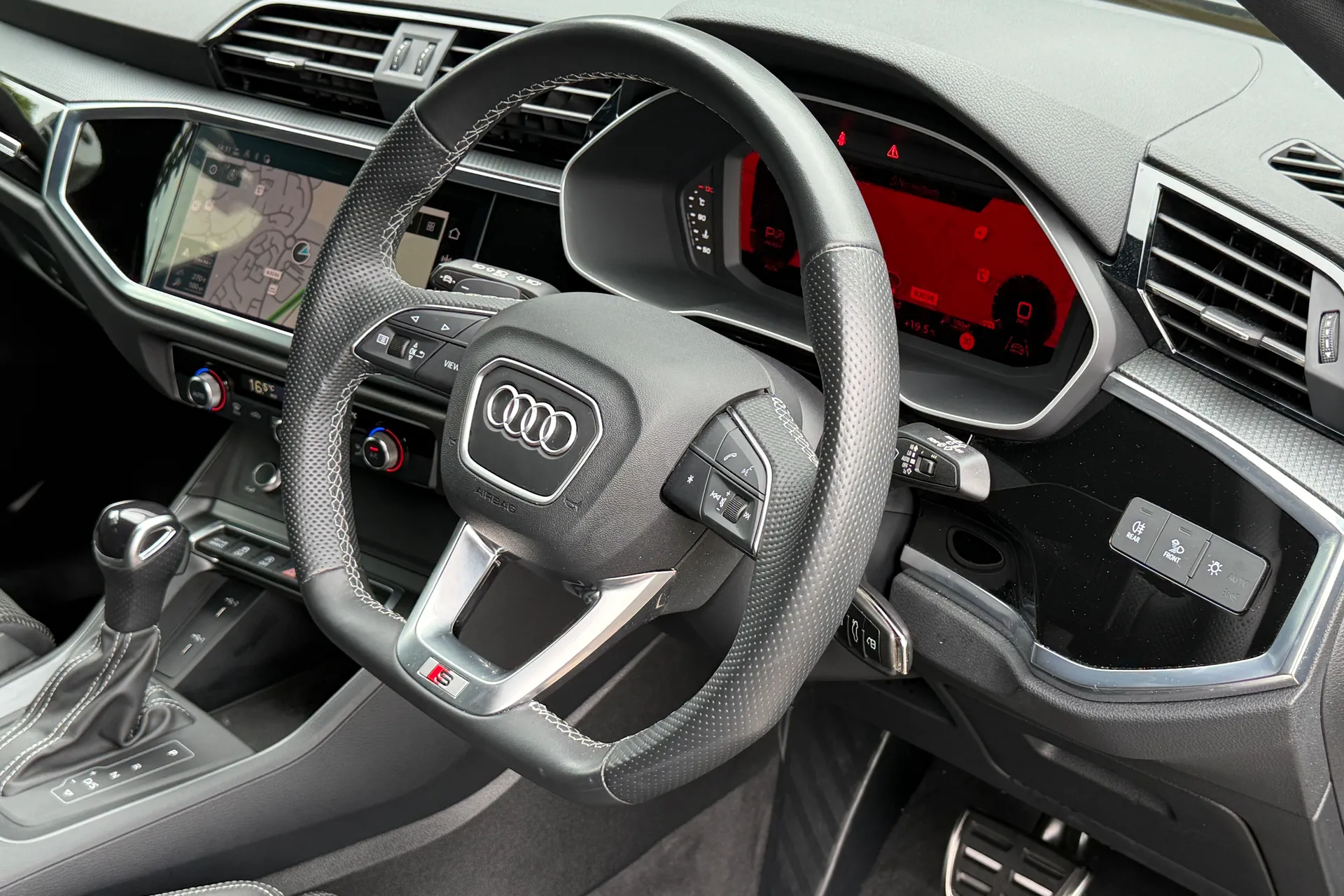 Audi Q3 thumbnail image number 28