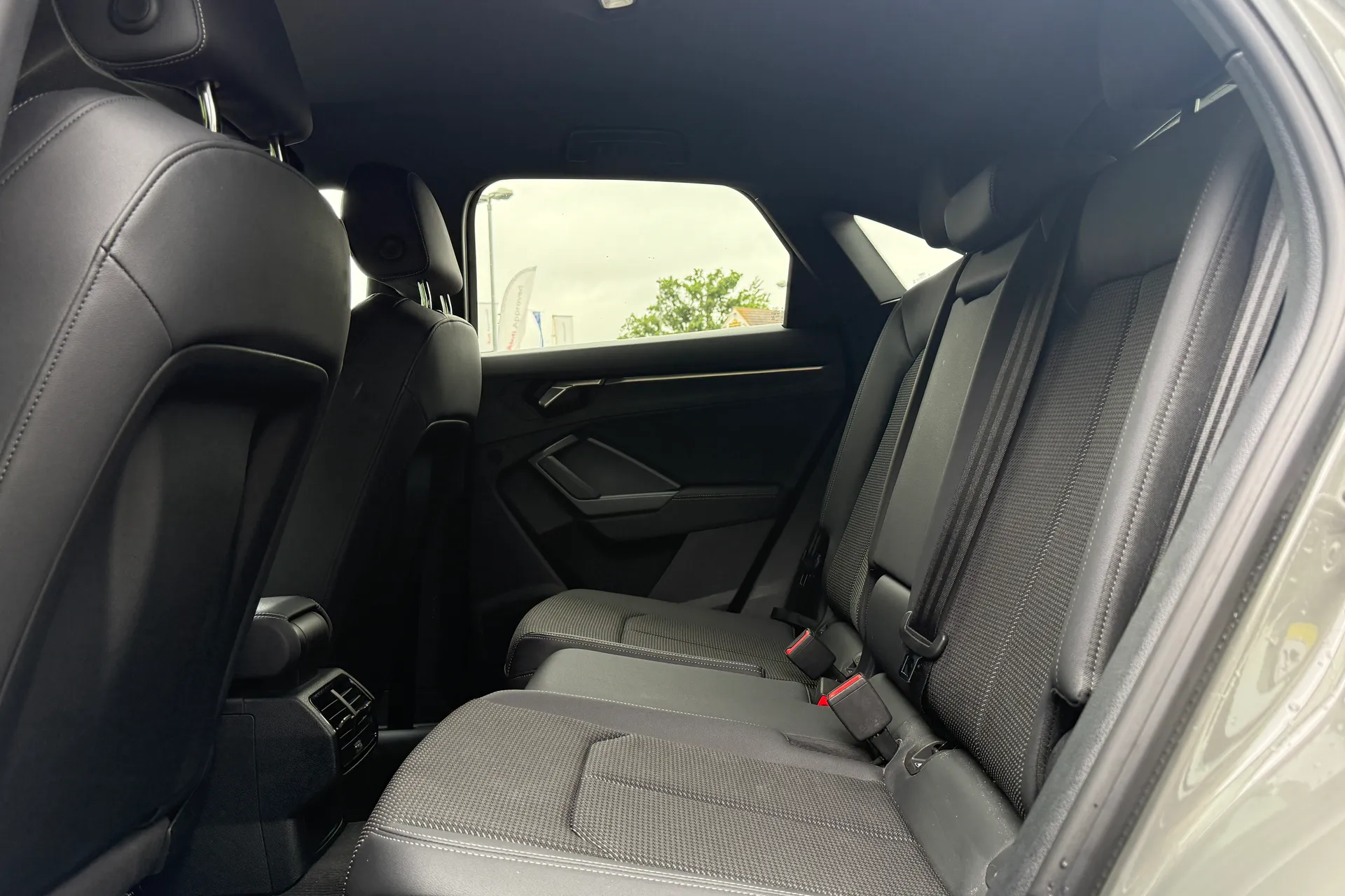Audi Q3 thumbnail image number 48