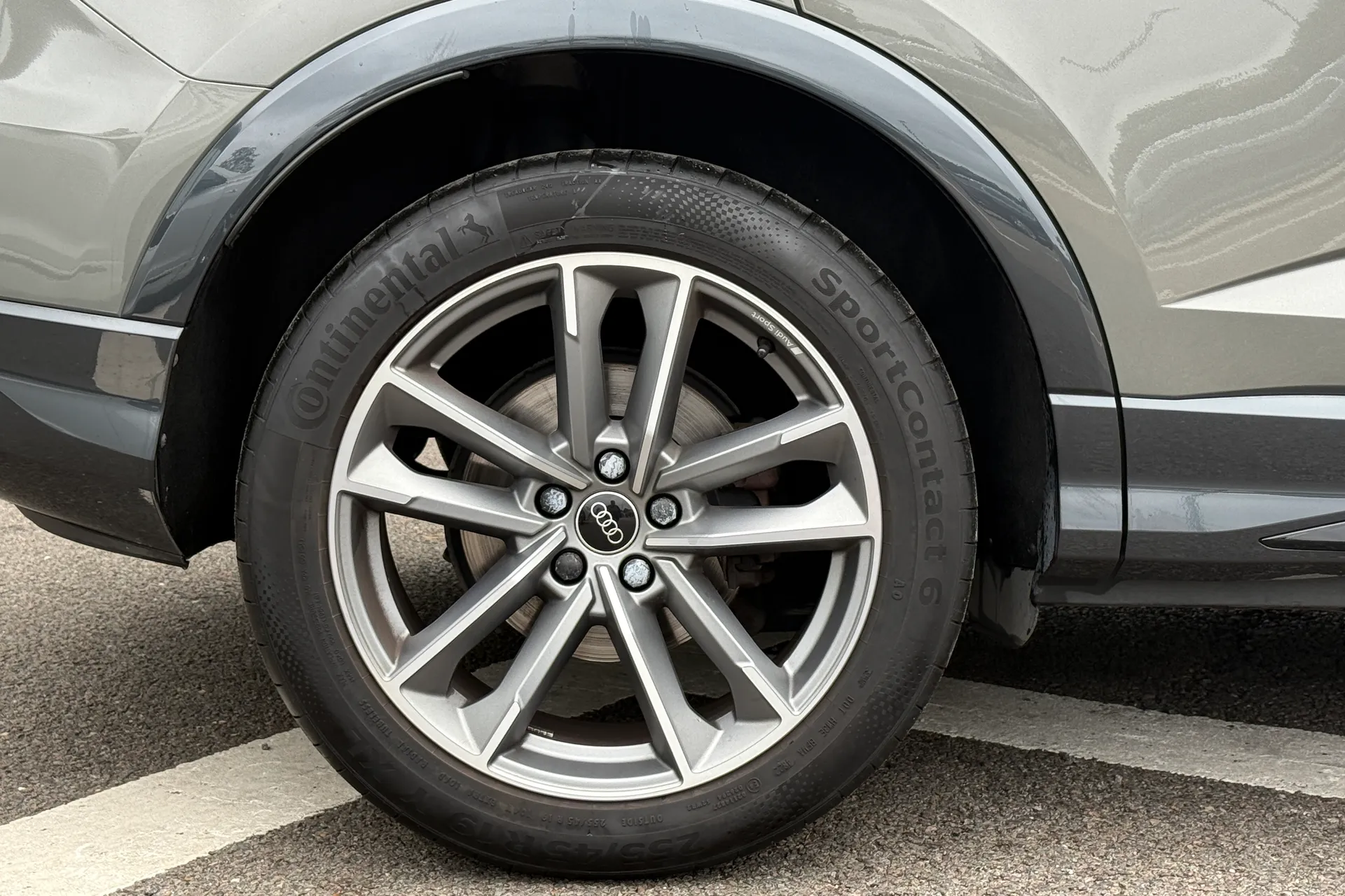 Audi Q3 thumbnail image number 11