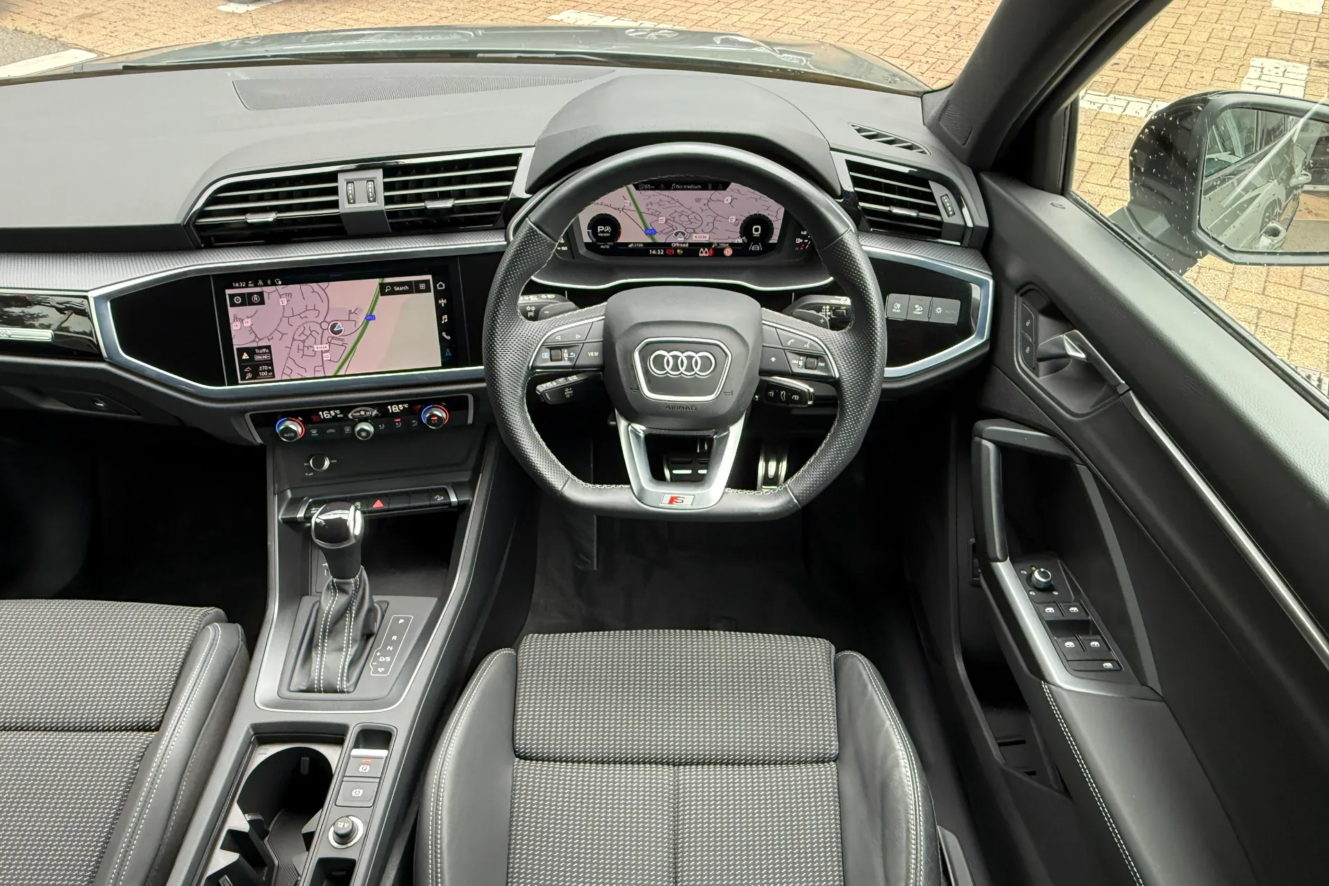 Audi Q3 thumbnail image number 38