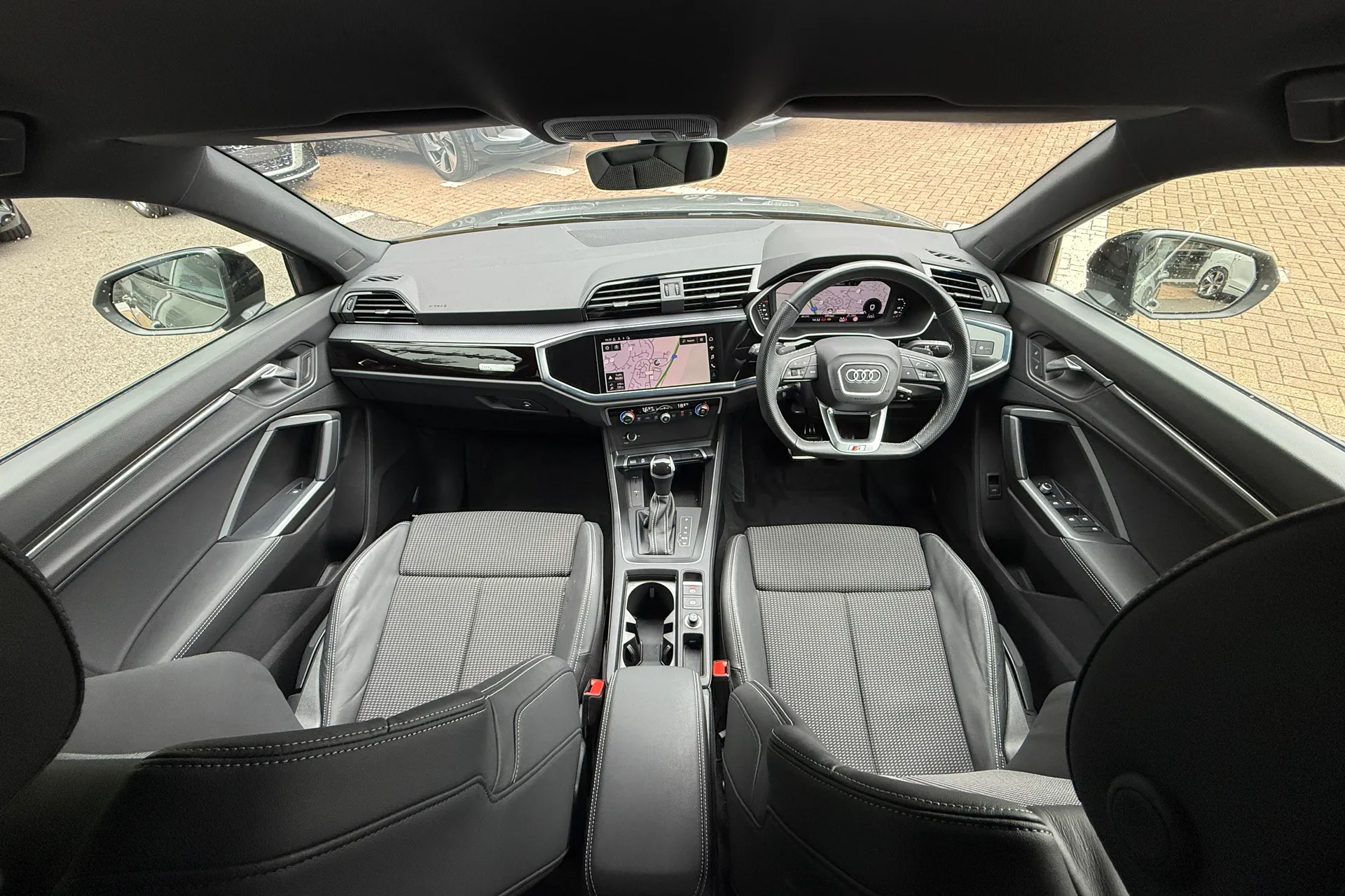 Audi Q3 thumbnail image number 36