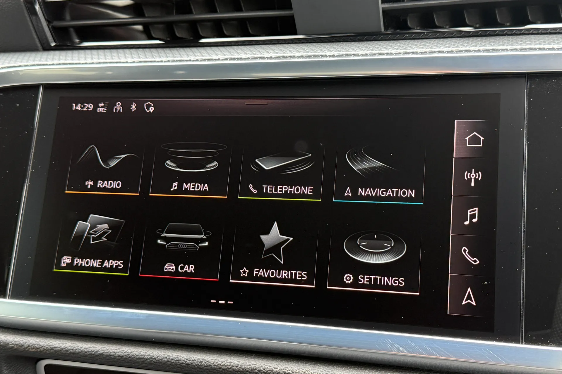 Audi Q3 thumbnail image number 4