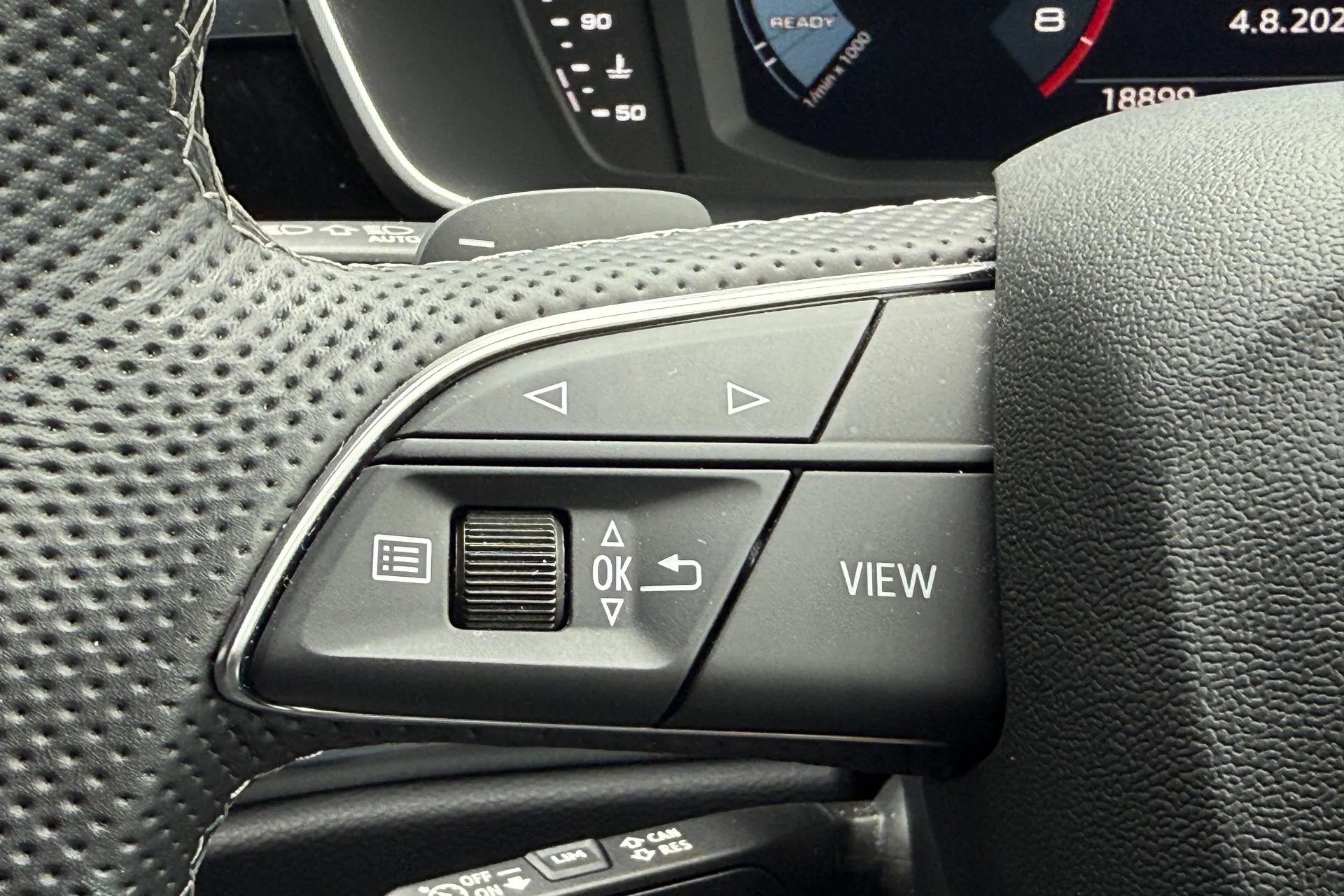 Audi Q3 thumbnail image number 16