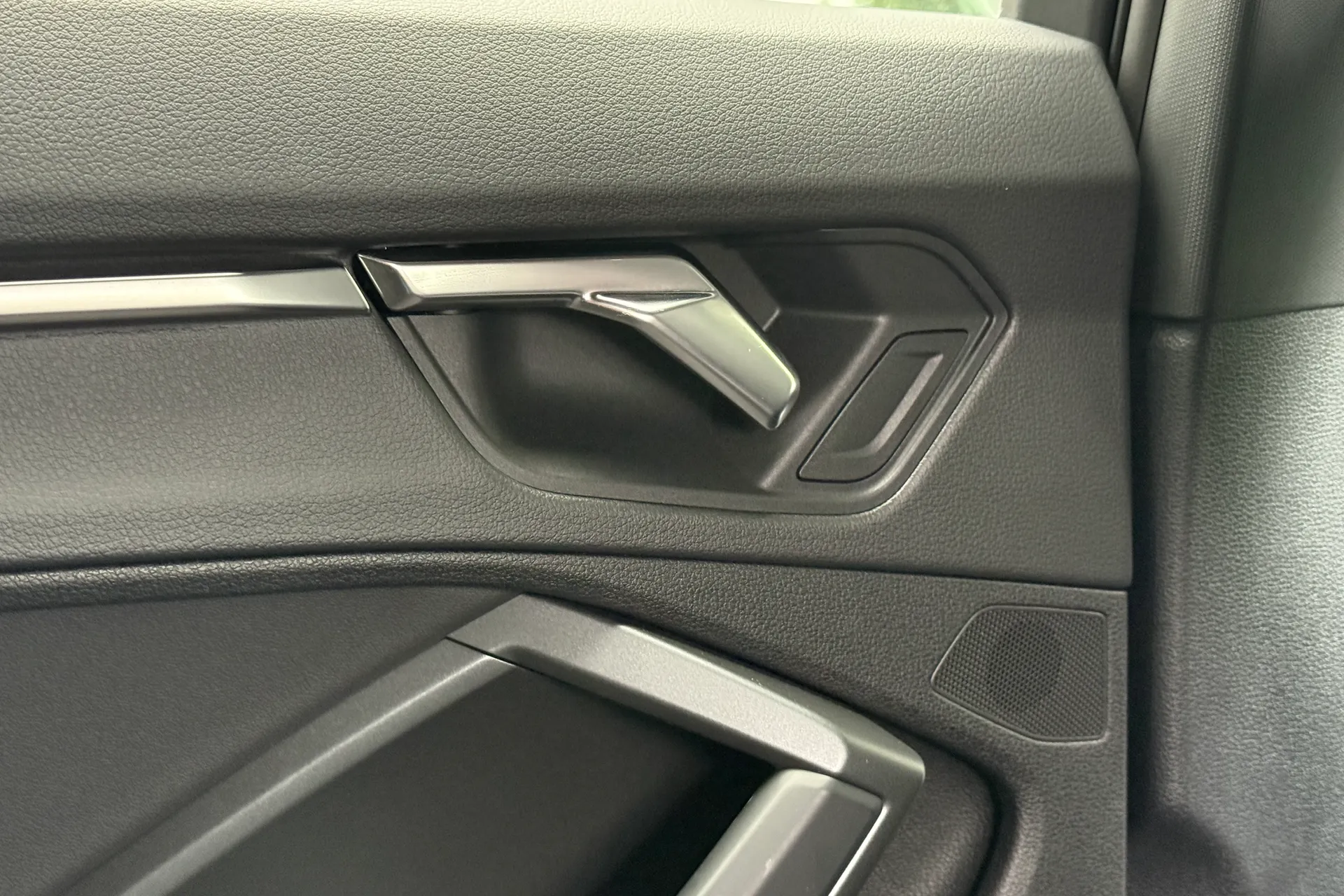 Audi Q3 thumbnail image number 40