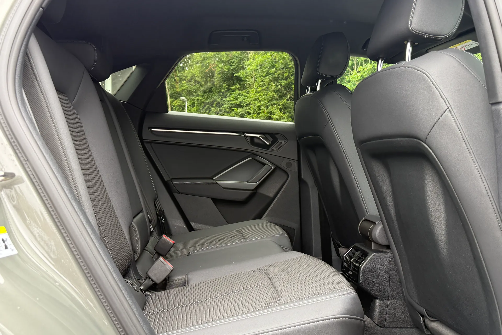 Audi Q3 thumbnail image number 31