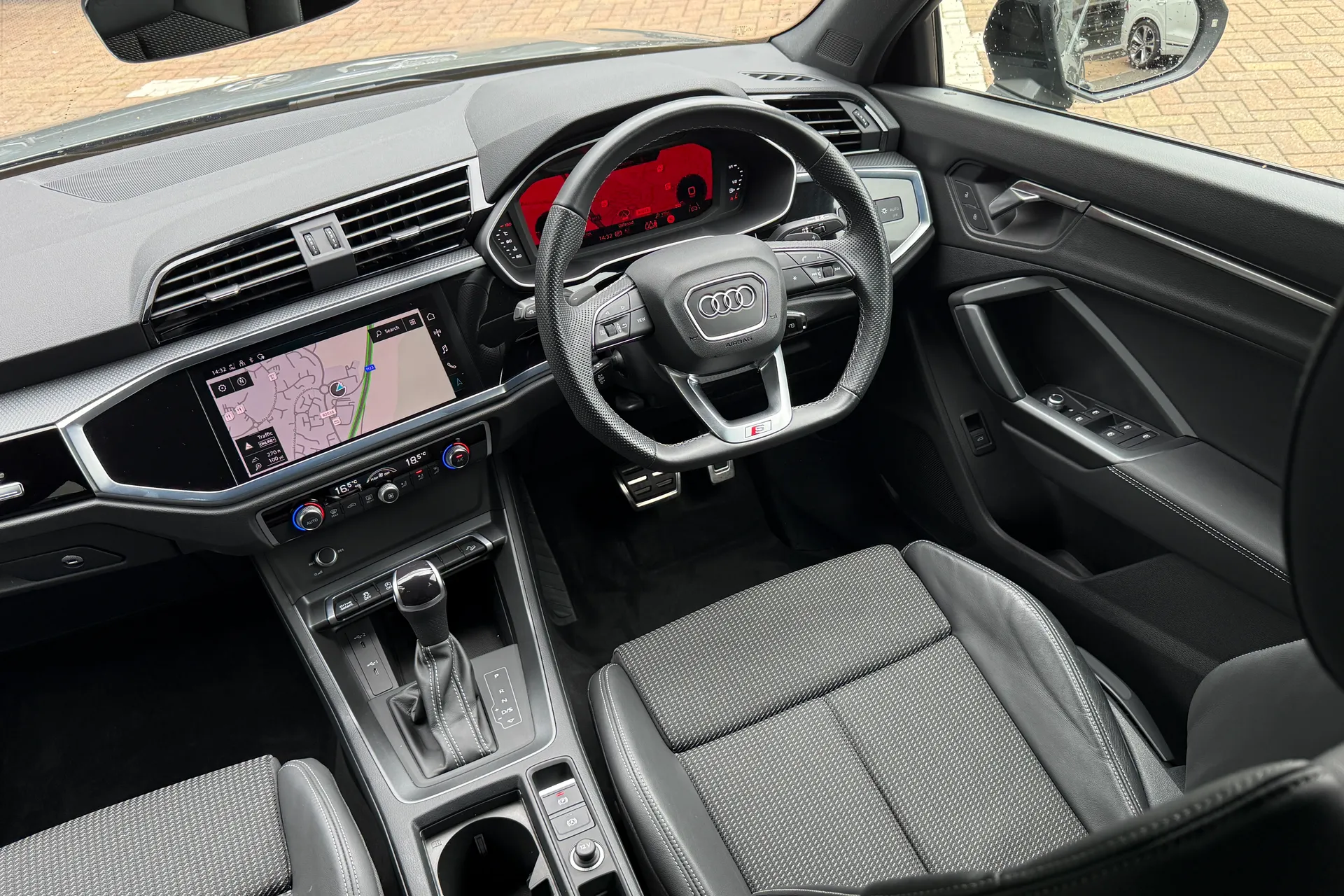 Audi Q3 thumbnail image number 35