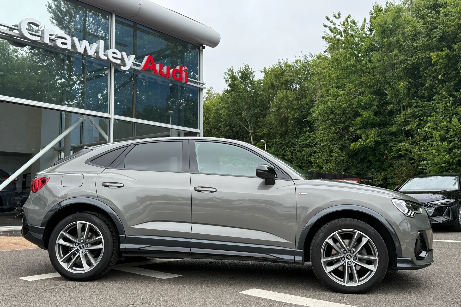 Audi Q3 thumbnail image number 2