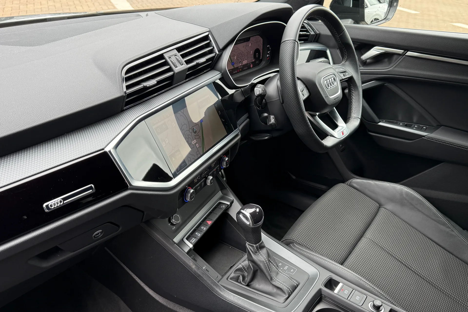 Audi Q3 thumbnail image number 51